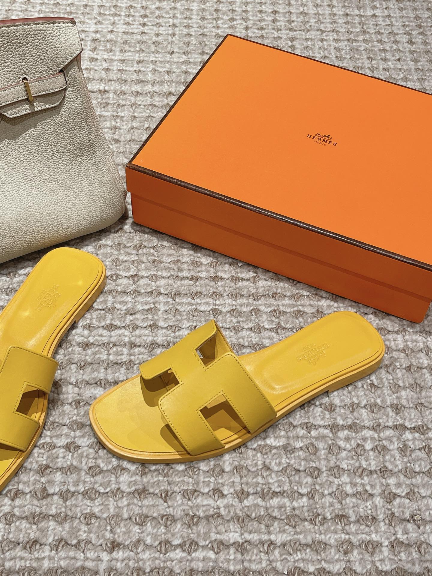 Bagsaaa H**me5 Oran Sandals Box calfskin In Yellow