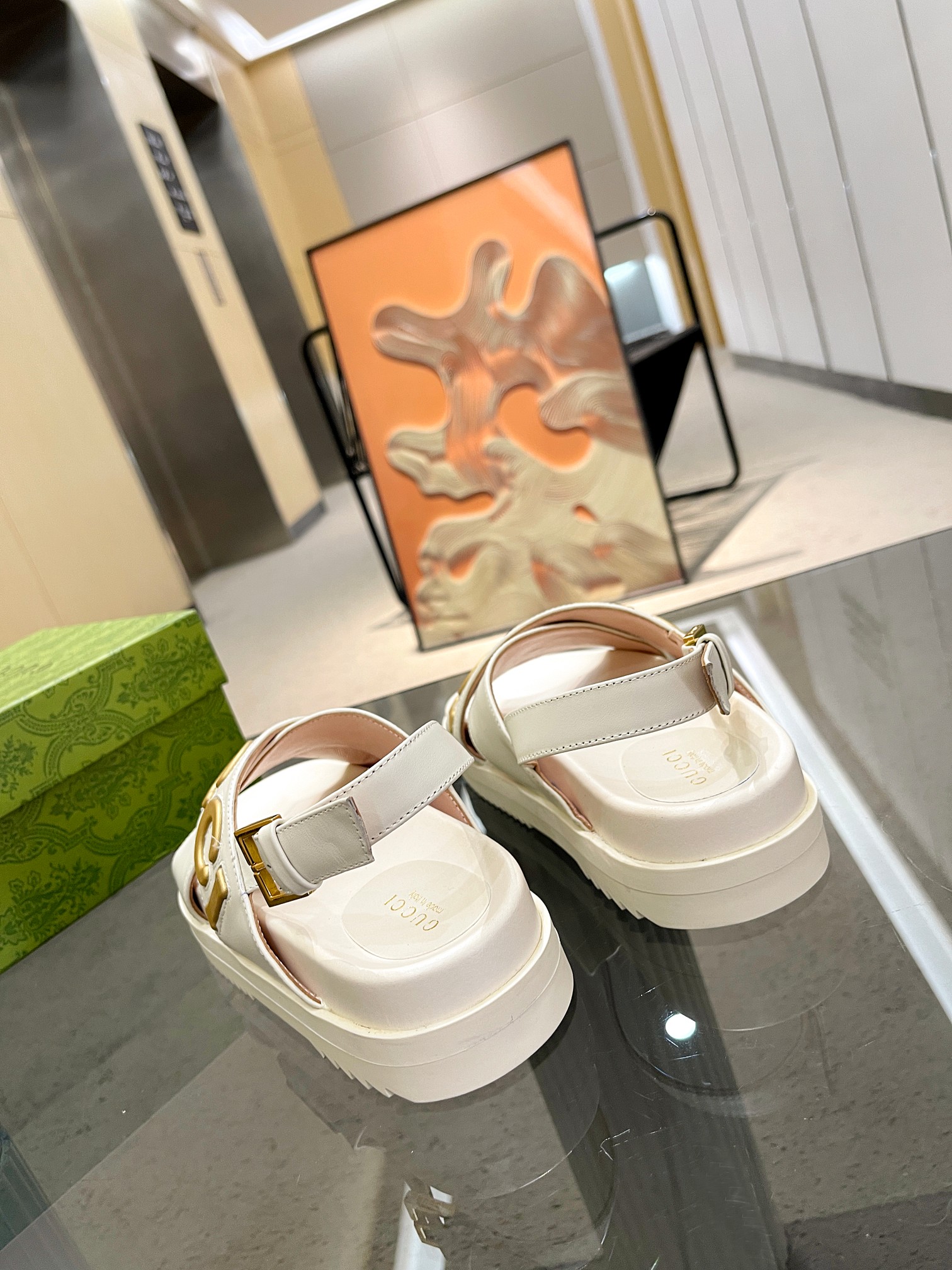 Bagsaaa Gvc*1 Logo-appliqué Leather White Sandals