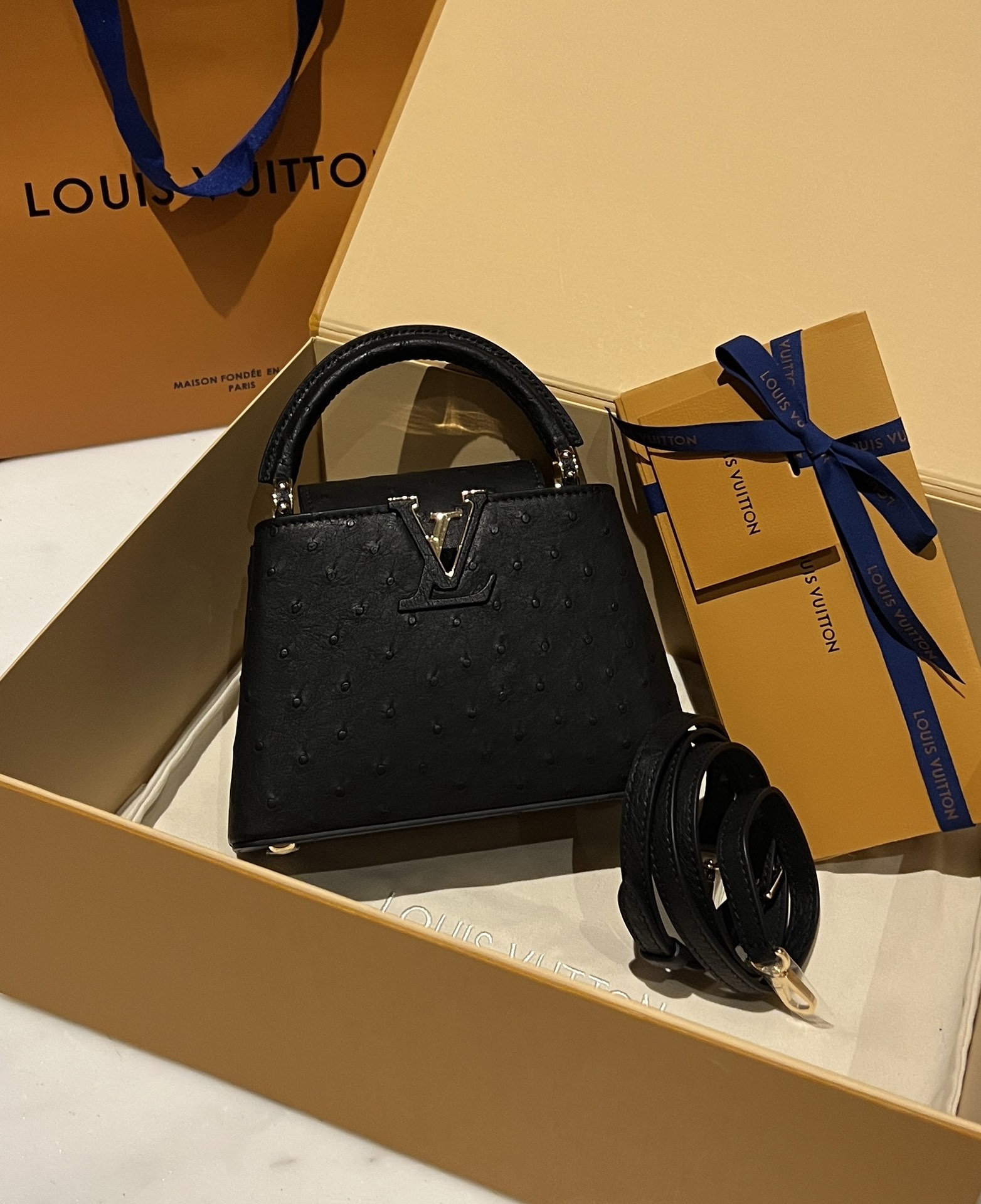 Bagsaaa L0vis Vvtt0n Capucines Ostrich Leather 