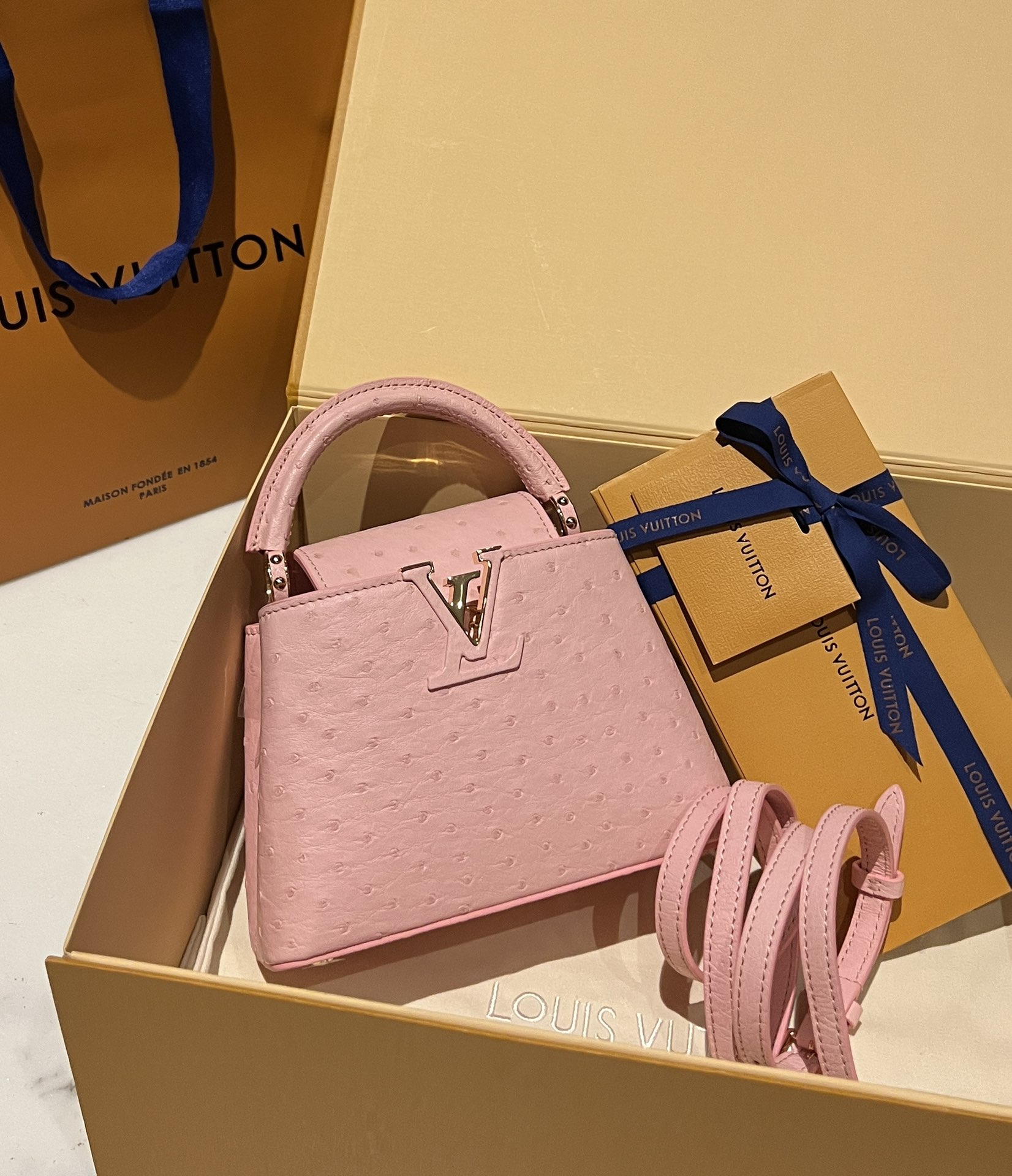 Bagsaaa L0vis Vvtt0n Capucines Ostrich Leather Pink