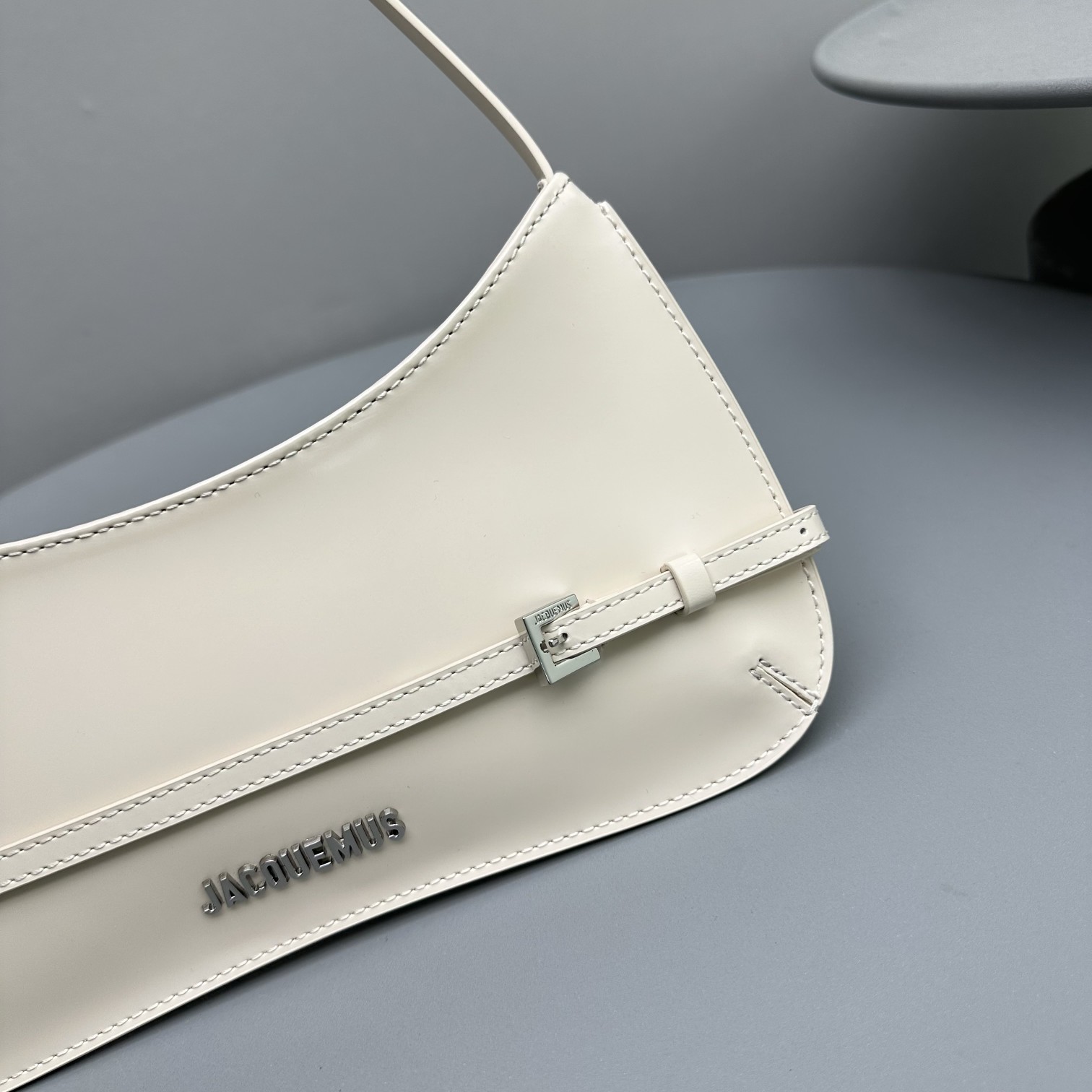 Bagsaaa Jacquemus Le Bisou Ceinture White Bag - 27*11*3cm