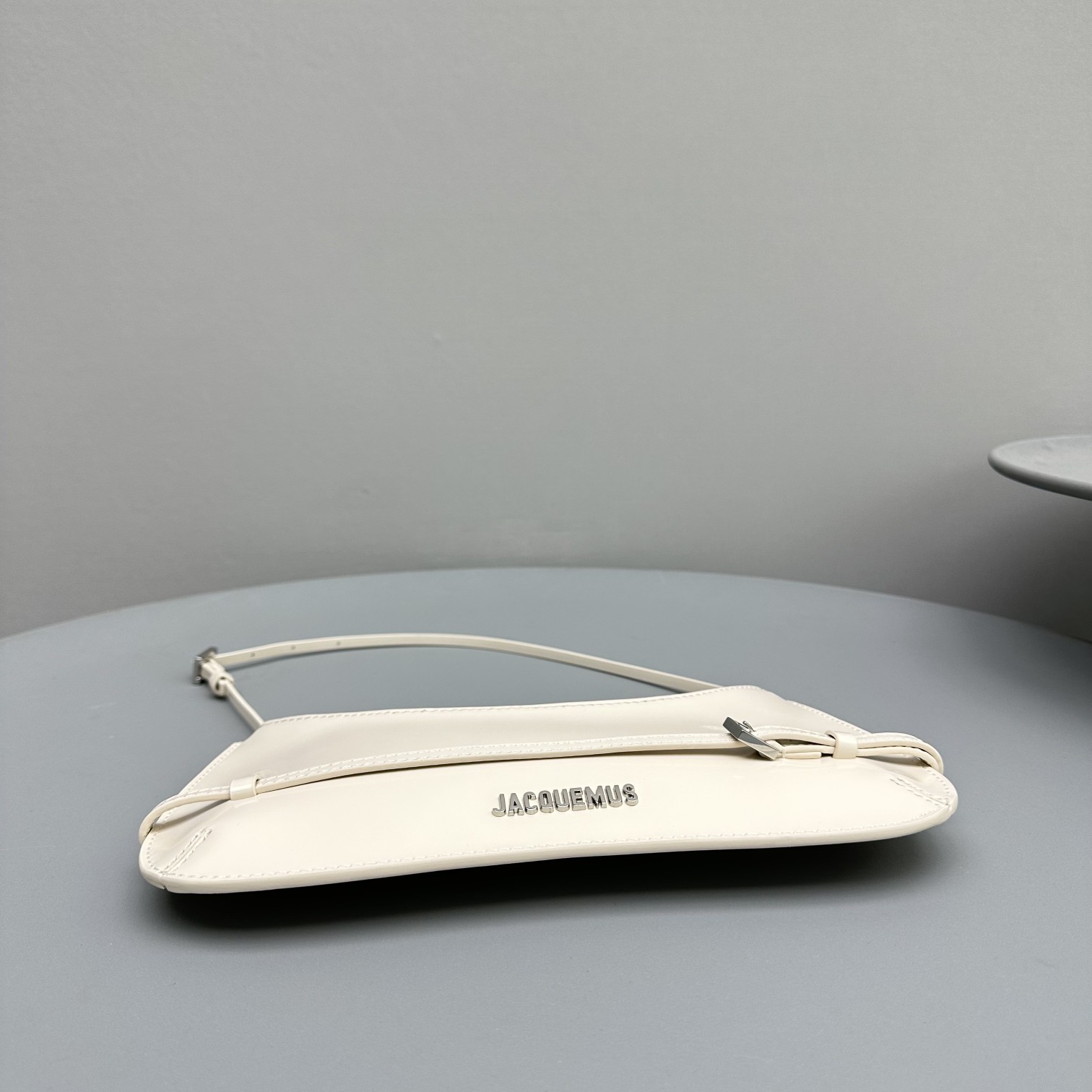 Bagsaaa Jacquemus Le Bisou Ceinture White Bag - 27*11*3cm