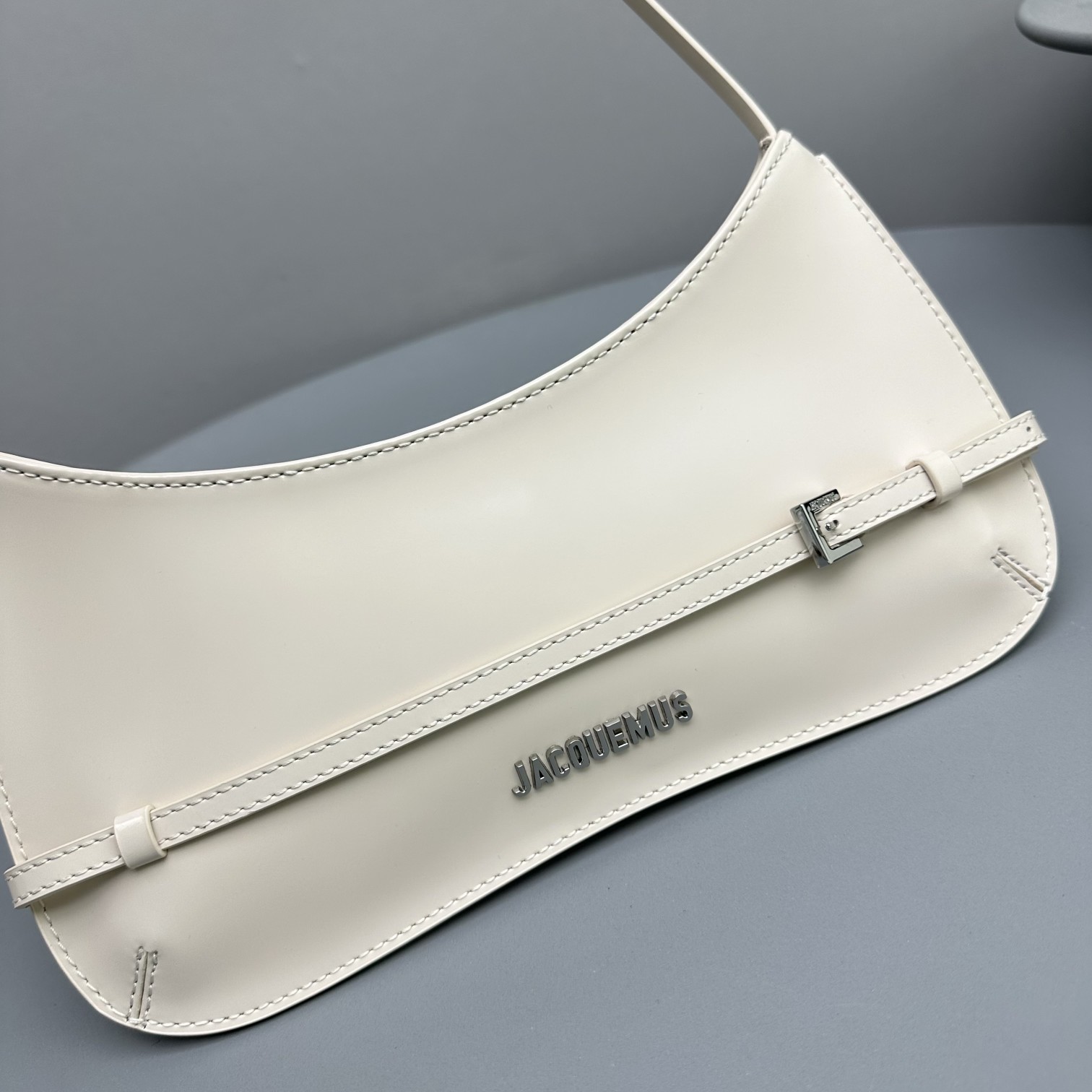 Bagsaaa Jacquemus Le Bisou Ceinture White Bag - 27*11*3cm