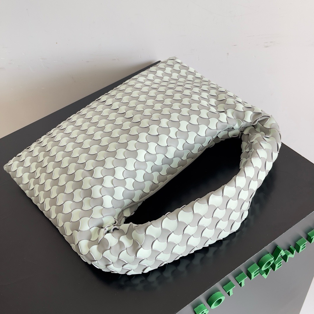 Bagsaaa B0tt*ga Ven*ta Small Hop Green & Mint In Leather - 41x20.5x7.5cm
