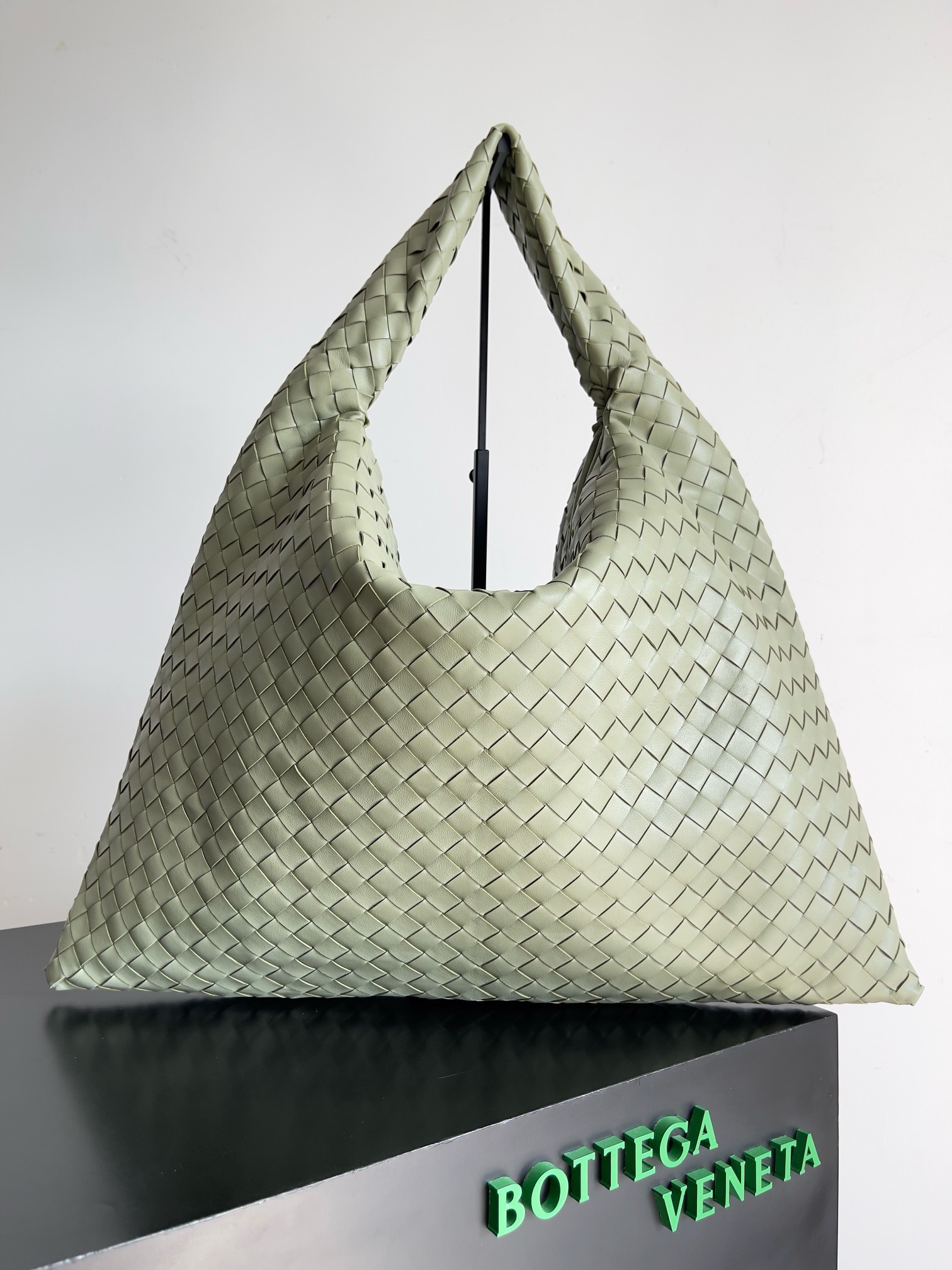 Bagsaaa B0tt*ga Ven*ta Large Hop Green - 54x23x13cm