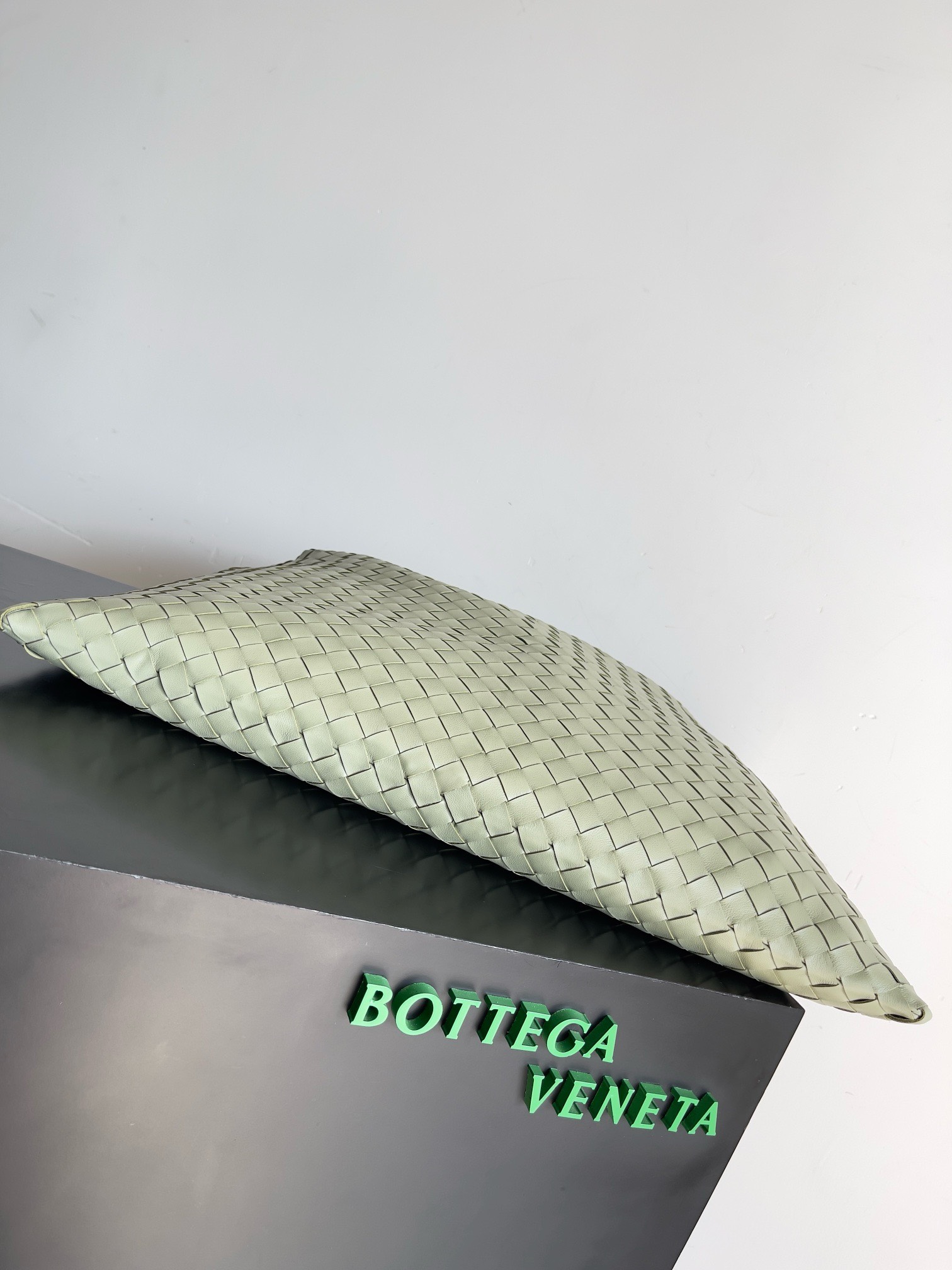 Bagsaaa B0tt*ga Ven*ta Large Hop Green - 54x23x13cm