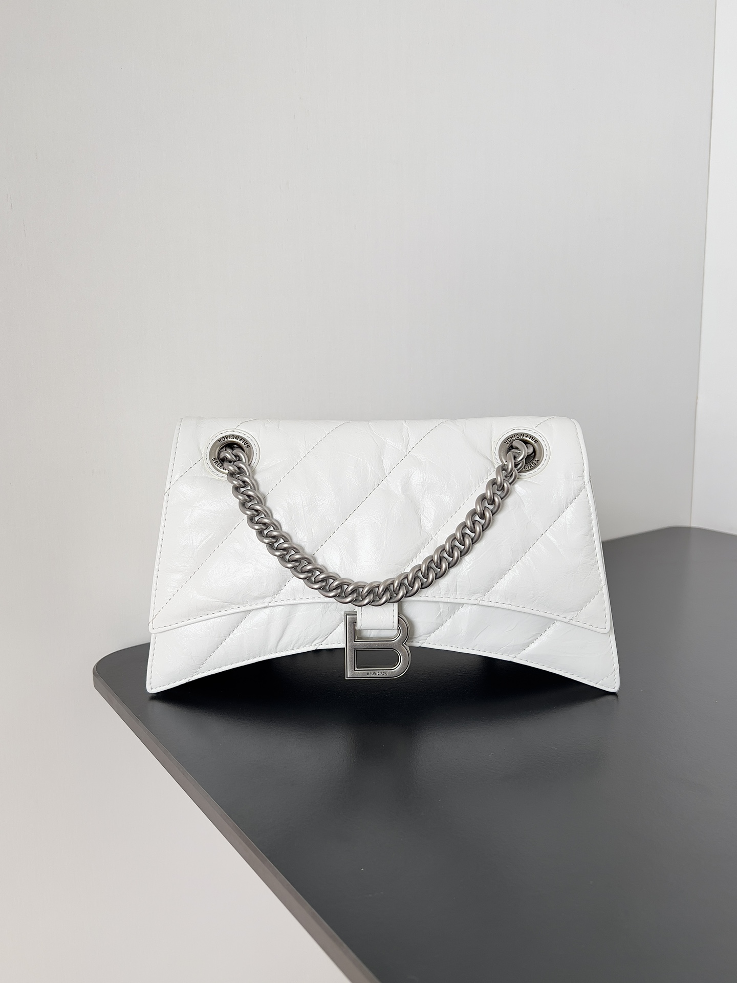 Bagsaaa Ba1en*iaga Crush Small Chain Bag In White - 25.5*10*15.5cm