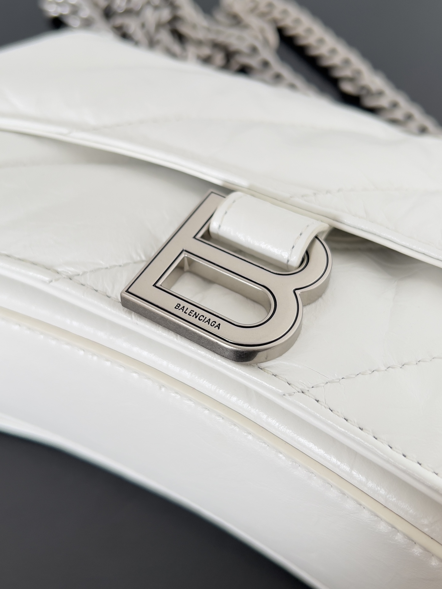 Bagsaaa Ba1en*iaga Crush Small Chain Bag In White - 25.5*10*15.5cm