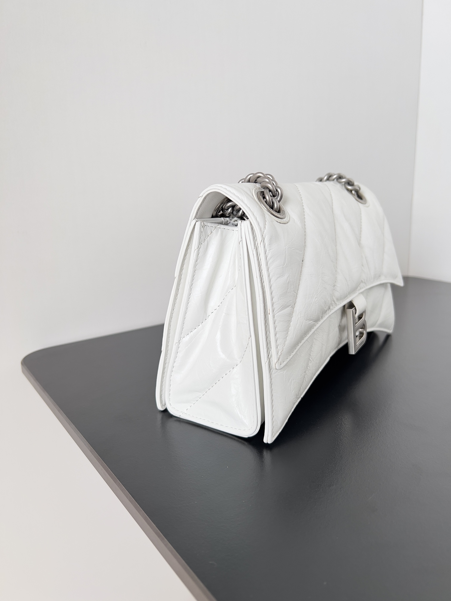 Bagsaaa Ba1en*iaga Crush Small Chain Bag In White - 25.5*10*15.5cm