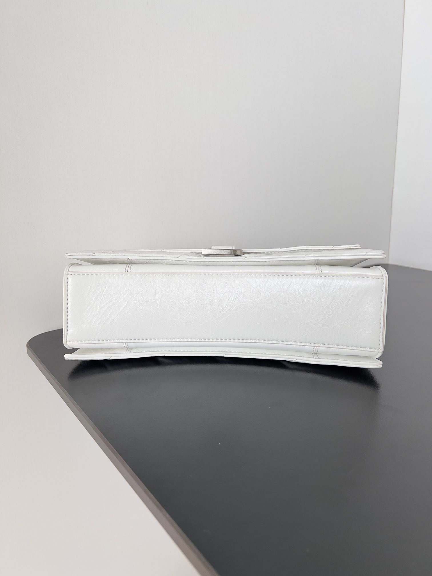 Bagsaaa Ba1en*iaga Crush Small Chain Bag In White - 25.5*10*15.5cm