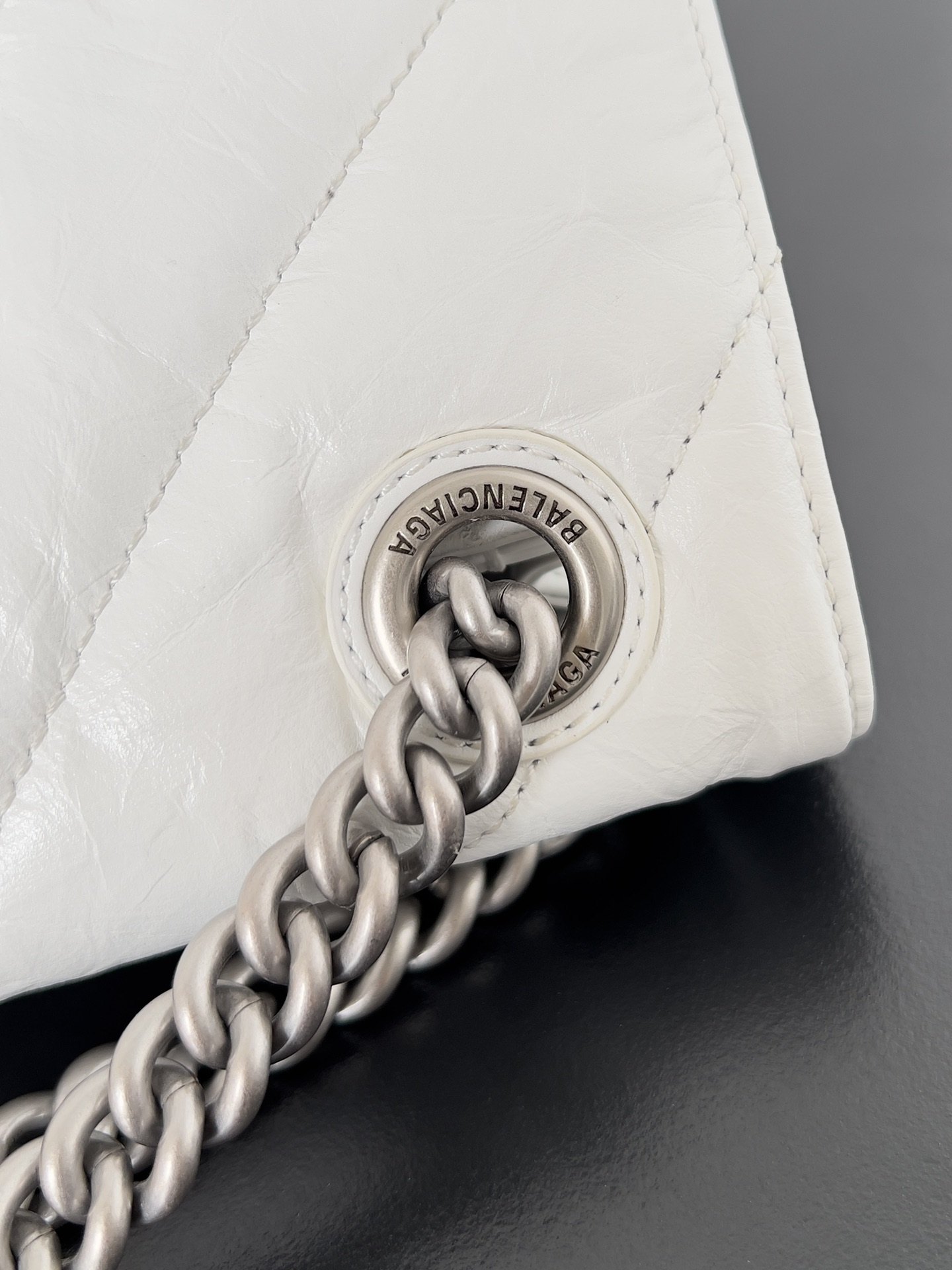 Bagsaaa Ba1en*iaga Crush Small Chain Bag In White - 25.5*10*15.5cm