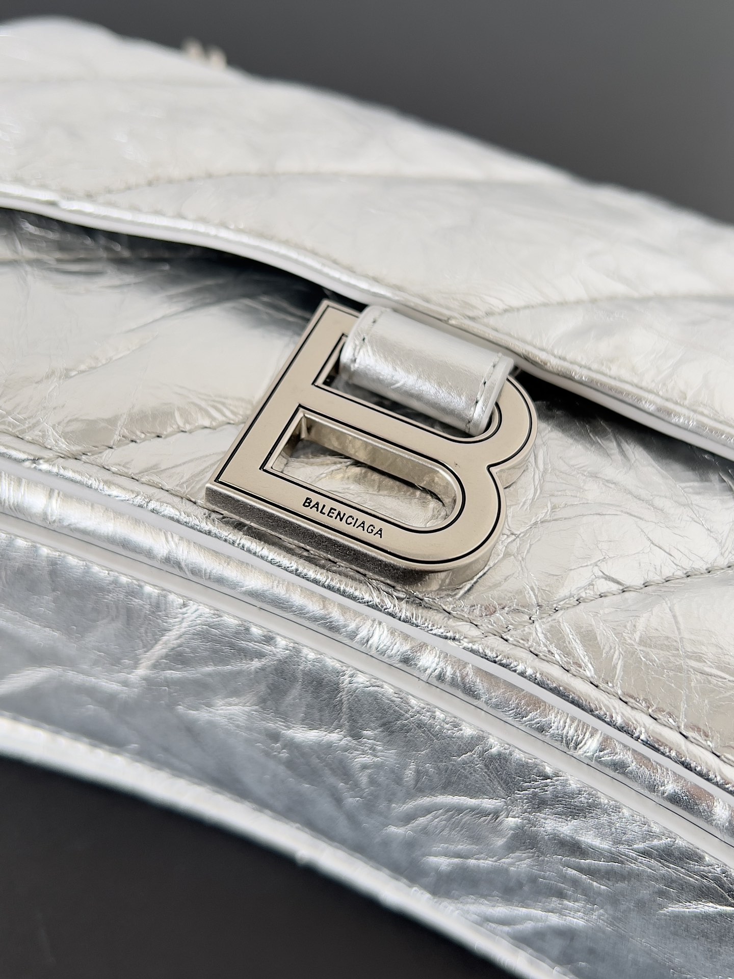 Bagsaaa Ba1en*iaga Crush Small Chain Bag In Silver - 25.5*10*15.5cm