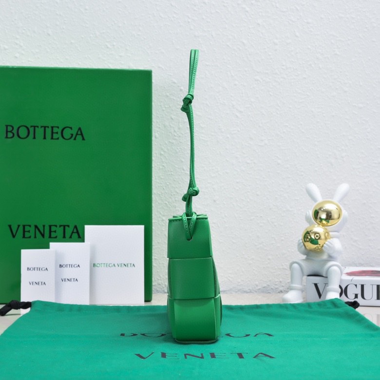 Bagsaaa B0tt*ga Ven*ta green nappa leather Cassette shoulder bag - 22.5*13.5*4.5cm