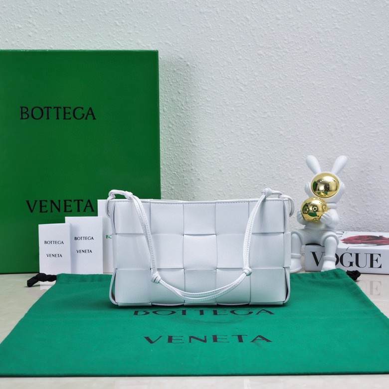 Bagsaaa B0tt*ga Ven*ta white nappa leather Cassette shoulder bag - 22.5*13.5*4.5cm