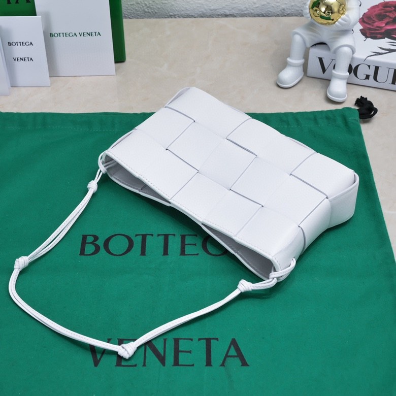 Bagsaaa B0tt*ga Ven*ta white nappa leather Cassette shoulder bag - 22.5*13.5*4.5cm