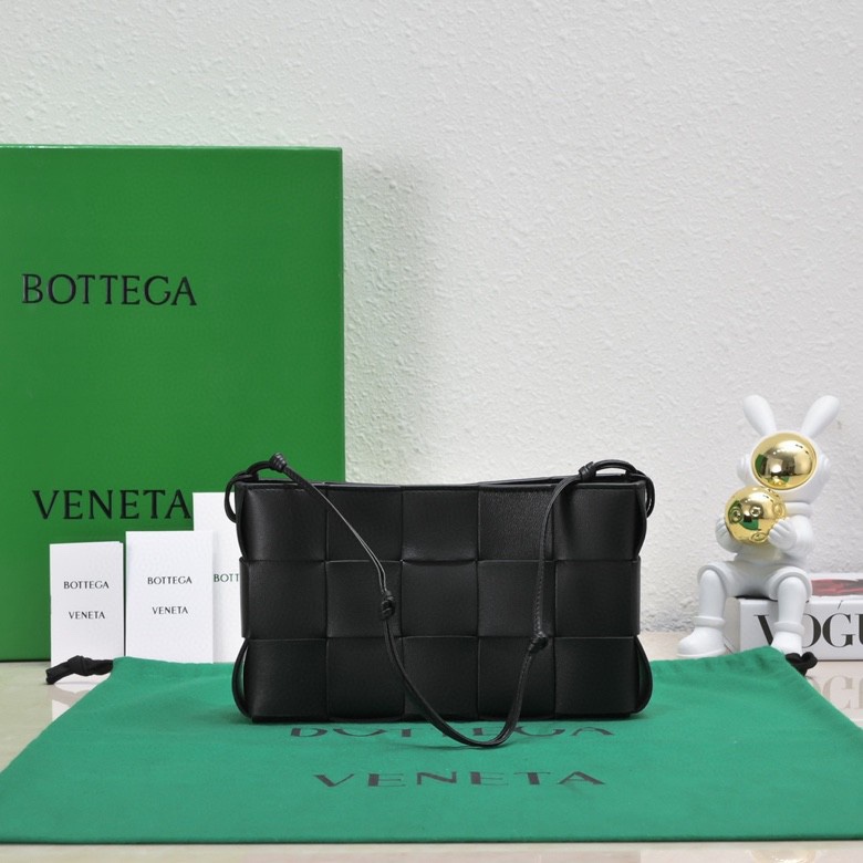 Bagsaaa B0tt*ga Ven*ta black nappa leather Cassette shoulder bag - 22.5*13.5*4.5cm