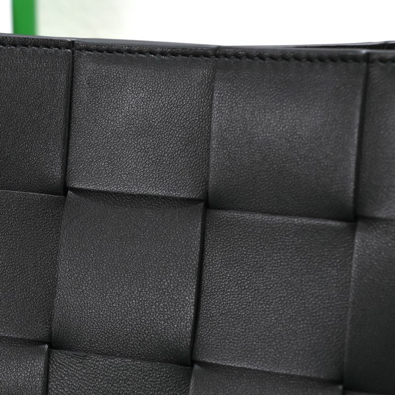 Bagsaaa B0tt*ga Ven*ta black nappa leather Cassette shoulder bag - 22.5*13.5*4.5cm