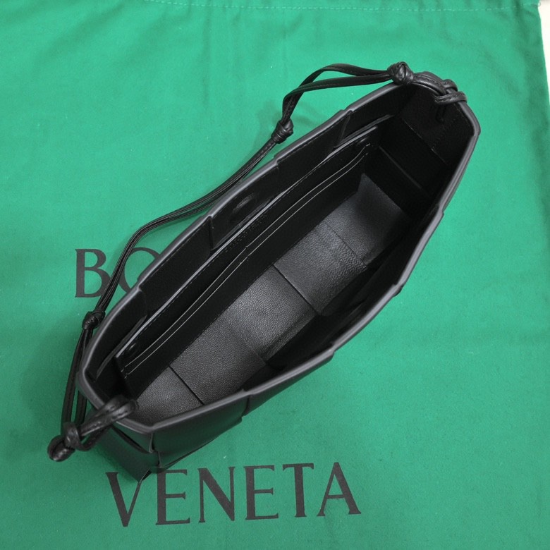 Bagsaaa B0tt*ga Ven*ta black nappa leather Cassette shoulder bag - 22.5*13.5*4.5cm