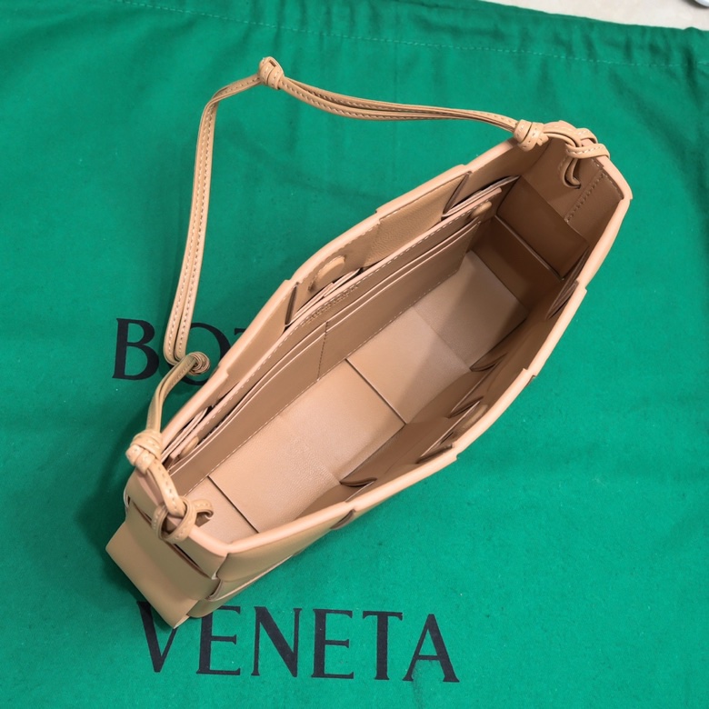 Bagsaaa B0tt*ga Ven*ta beige nappa leather Cassette shoulder bag - 22.5*13.5*4.5cm