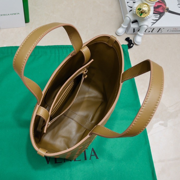 Bagsaaa B0tt*ga Ven*ta Small Flip Flap Brown Tote bag - 23*18.5*15cm