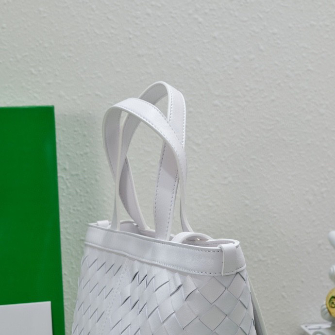 Bagsaaa B0tt*ga Ven*ta Small Flip Flap White Tote bag - 23*18.5*15cm