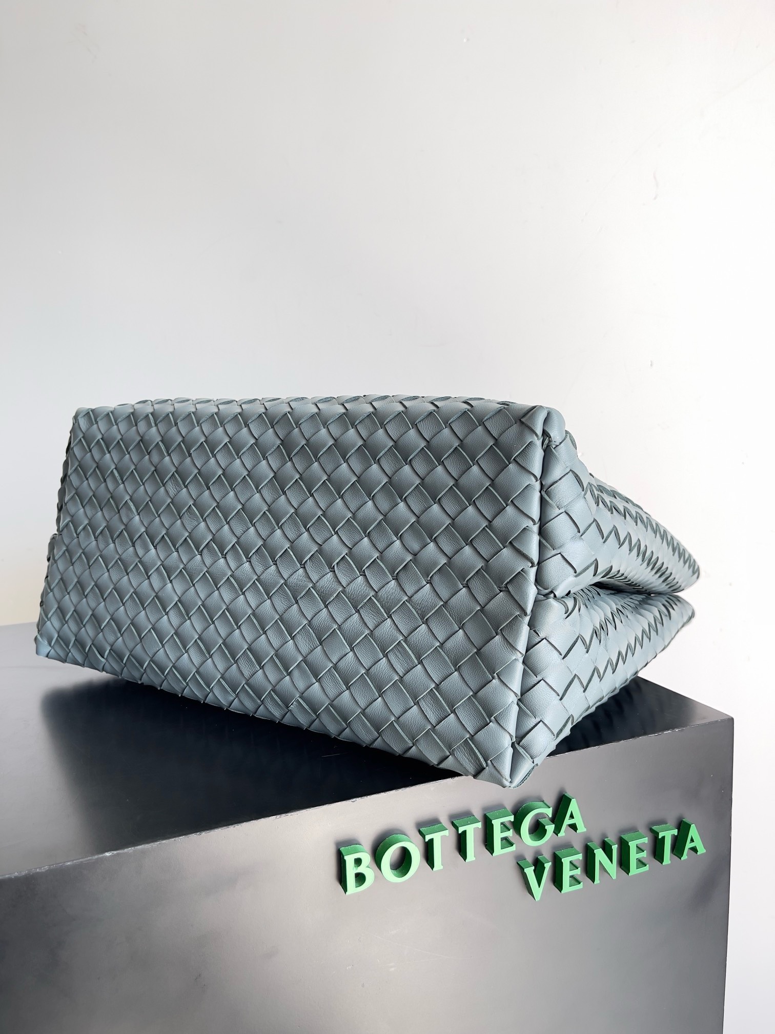 Bagsaaa B0tt*ga Ven*ta Large Andiamo Blue - 42x35x18cm