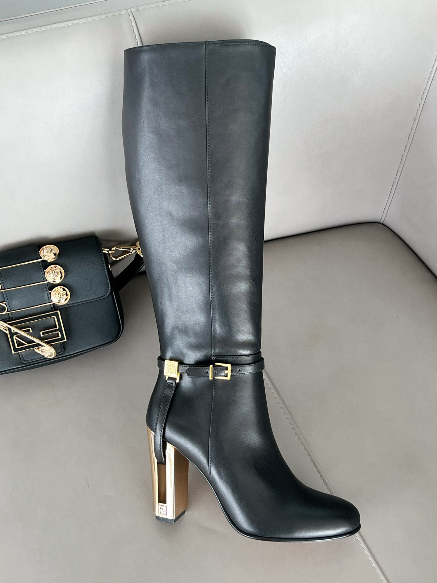 Bagsaaa F**di Delfina Boot