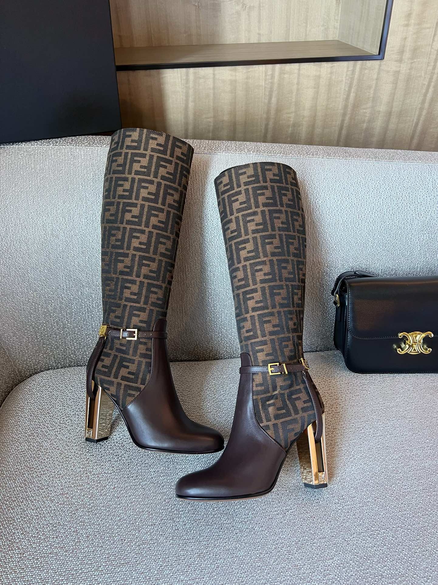 Bagsaaa F**di Delfina Boot Brown FF 