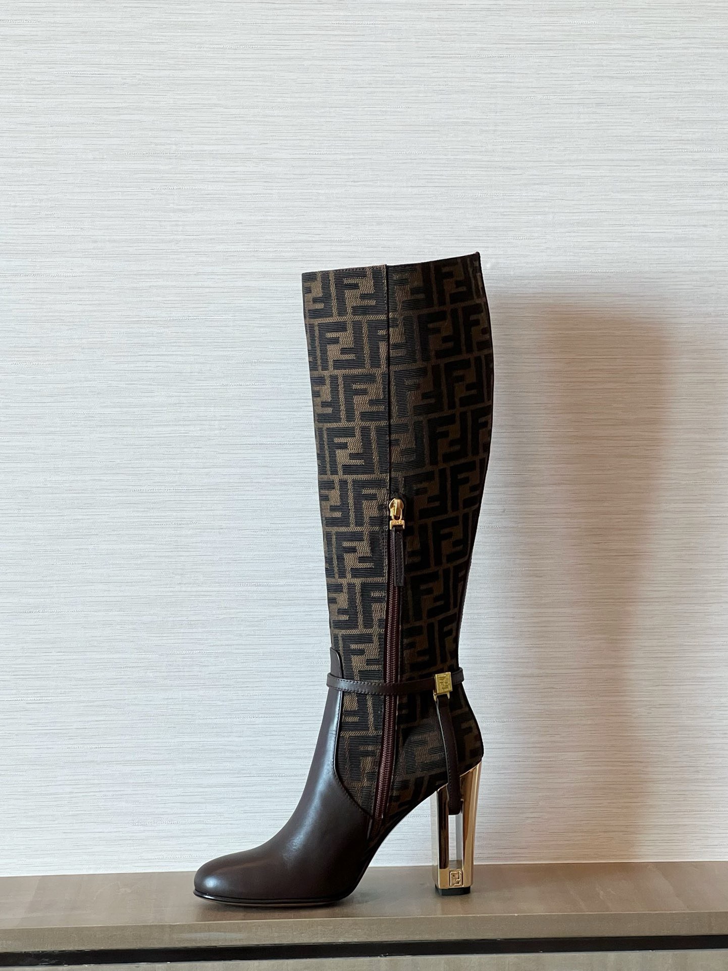Bagsaaa F**di Delfina Boot Brown FF