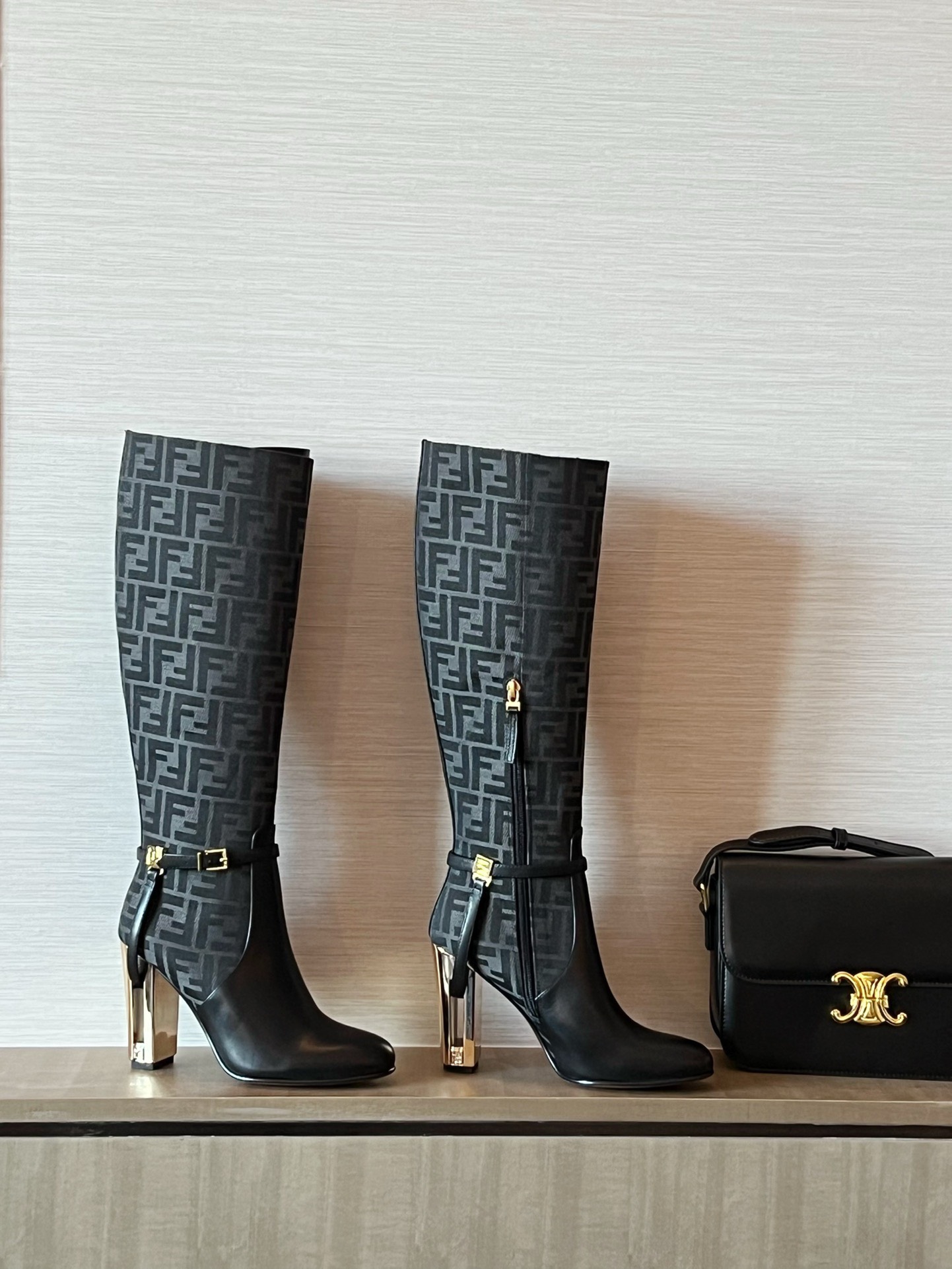 Bagsaaa F**di Delfina Boot Black FF
