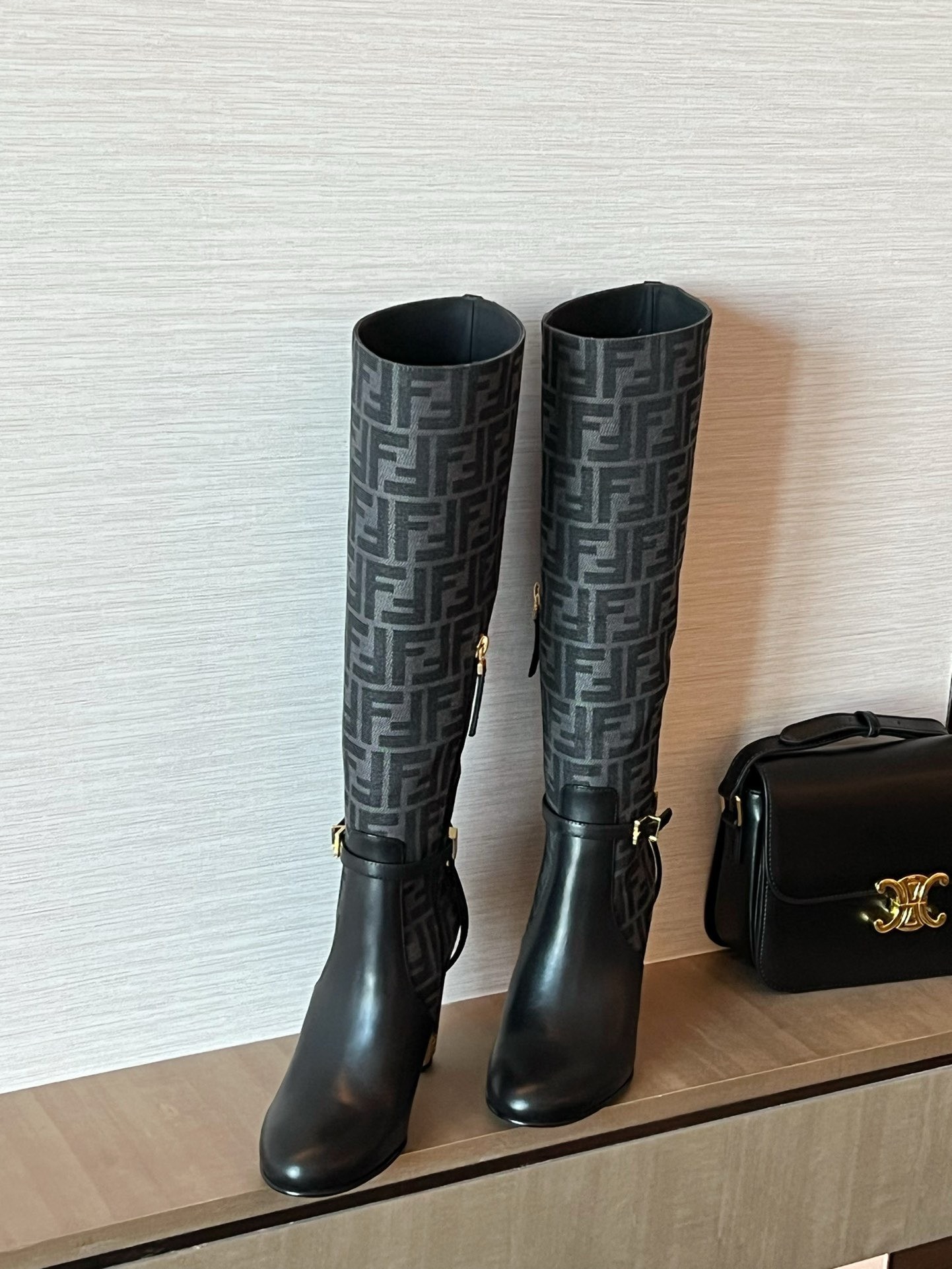 Bagsaaa F**di Delfina Boot Black FF