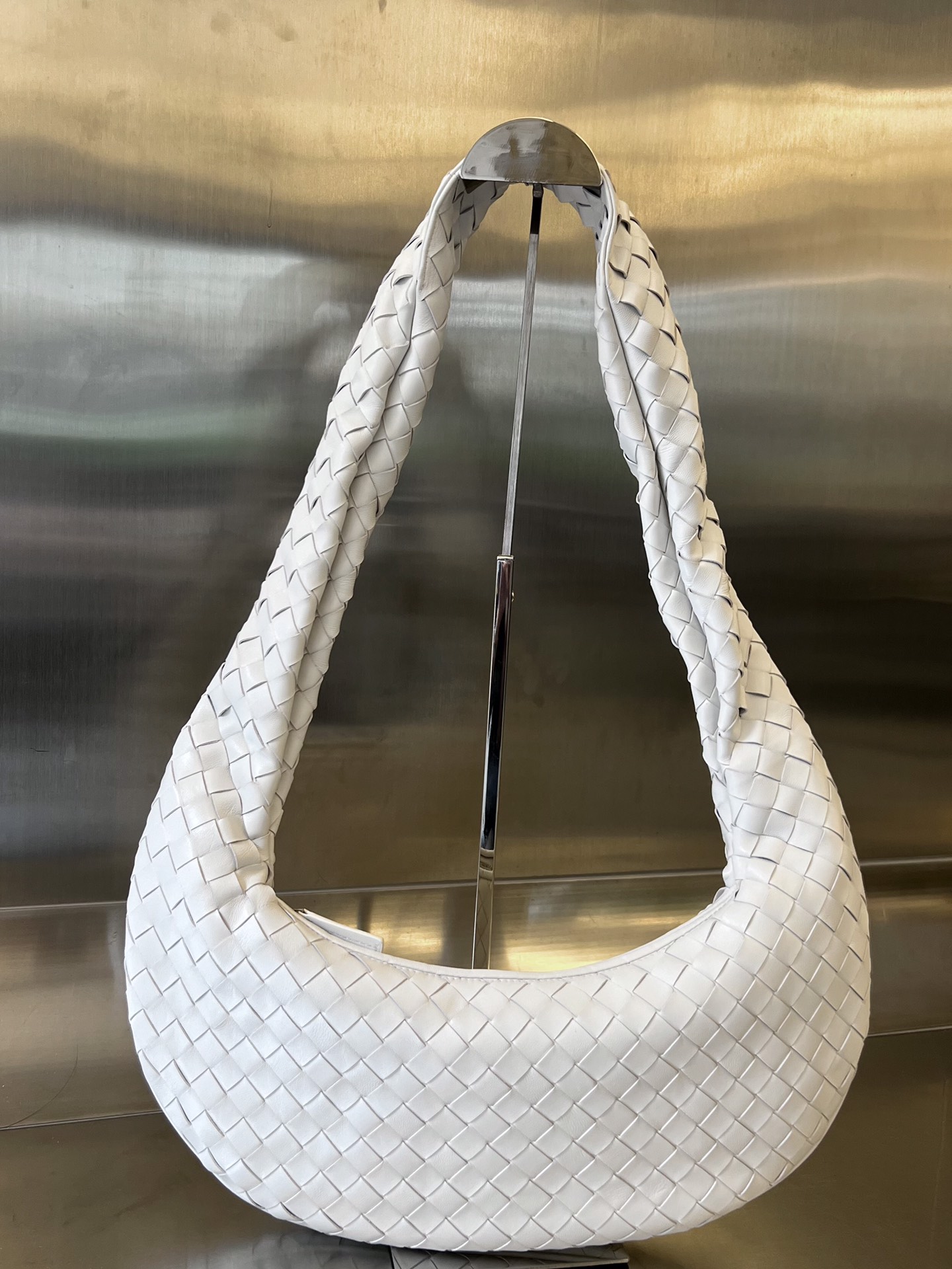 Bagsaaa B0tt*ga Ven*ta White Buddy Bag - 59.5cm