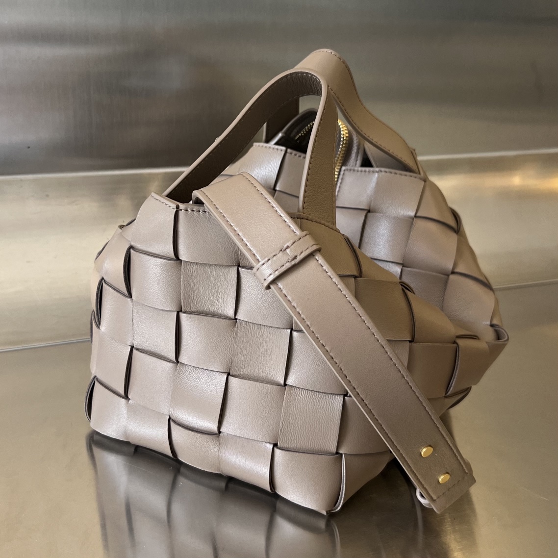 Bagsaaa B0tt*ga Ven*ta Small Bowling Cassette Brown - 22x16x13cm