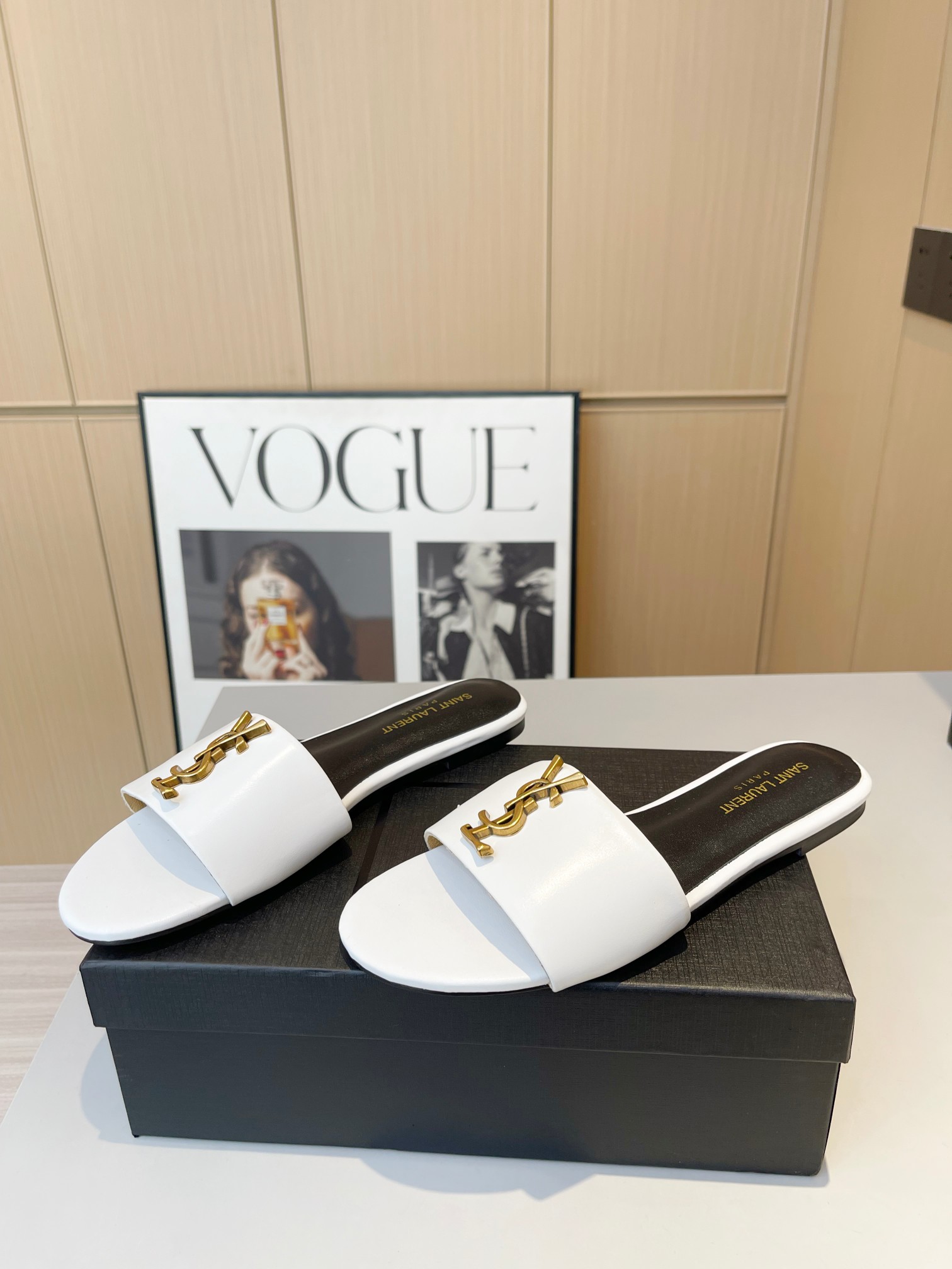 Bagsaaa Y51 White Leather Slides