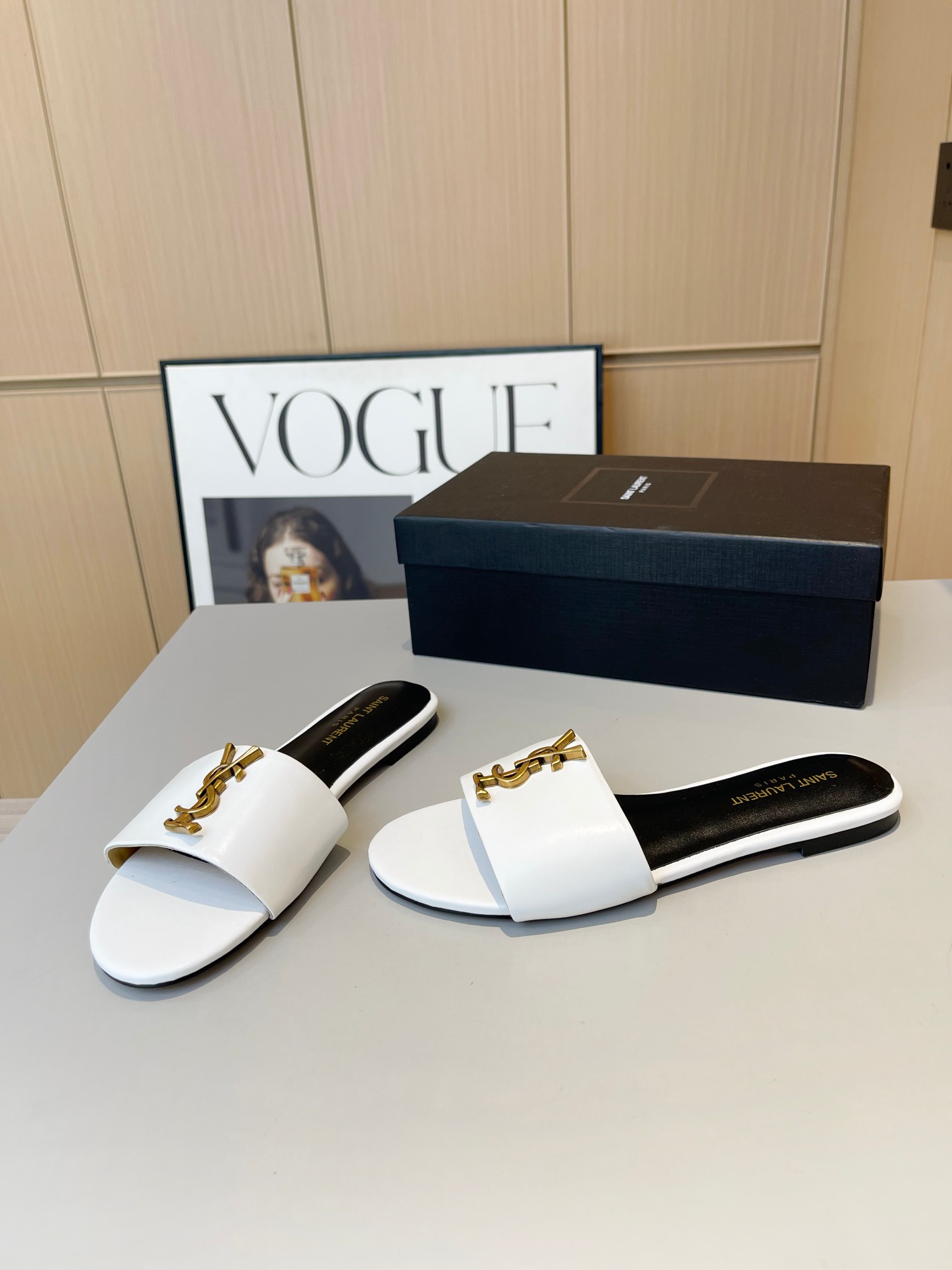 Bagsaaa Y51 White Leather Slides