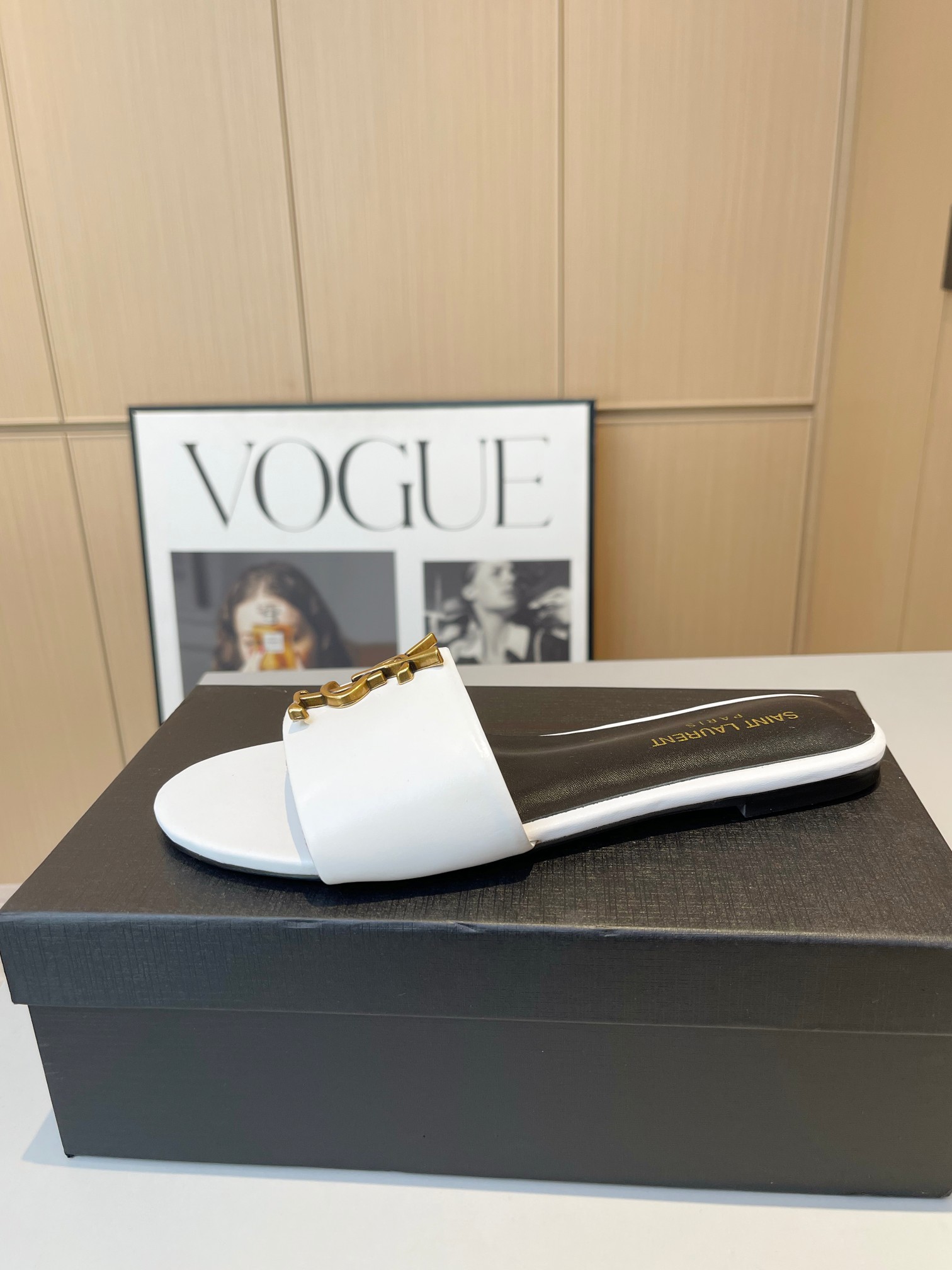 Bagsaaa Y51 White Leather Slides