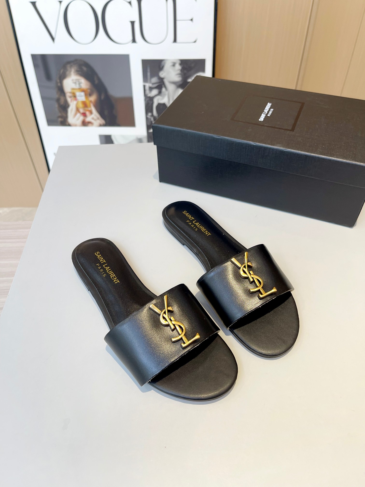 Bagsaaa Y51 Black Leather Slides