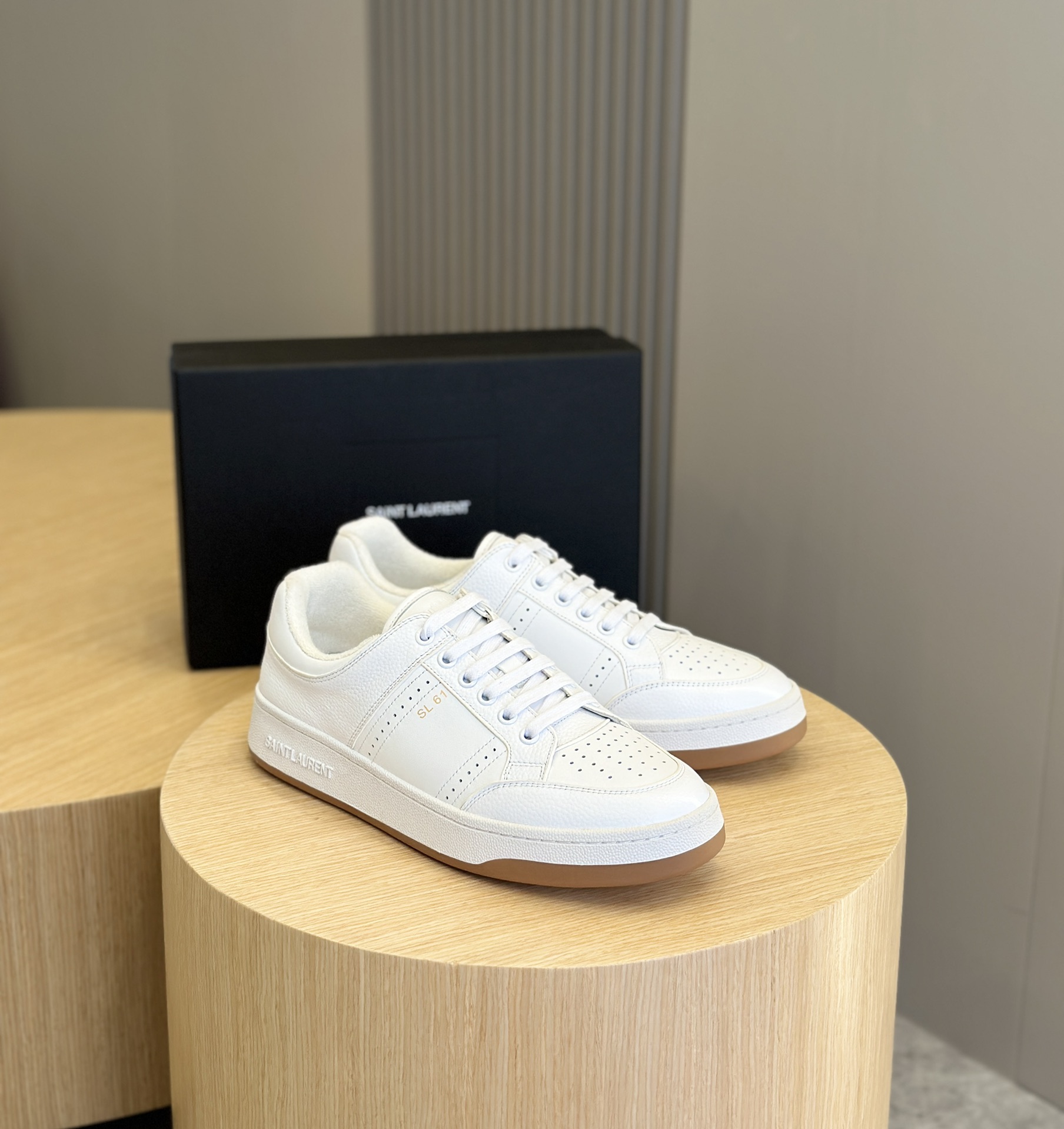 Bagsaaa Y51 Low Top White Sneakers