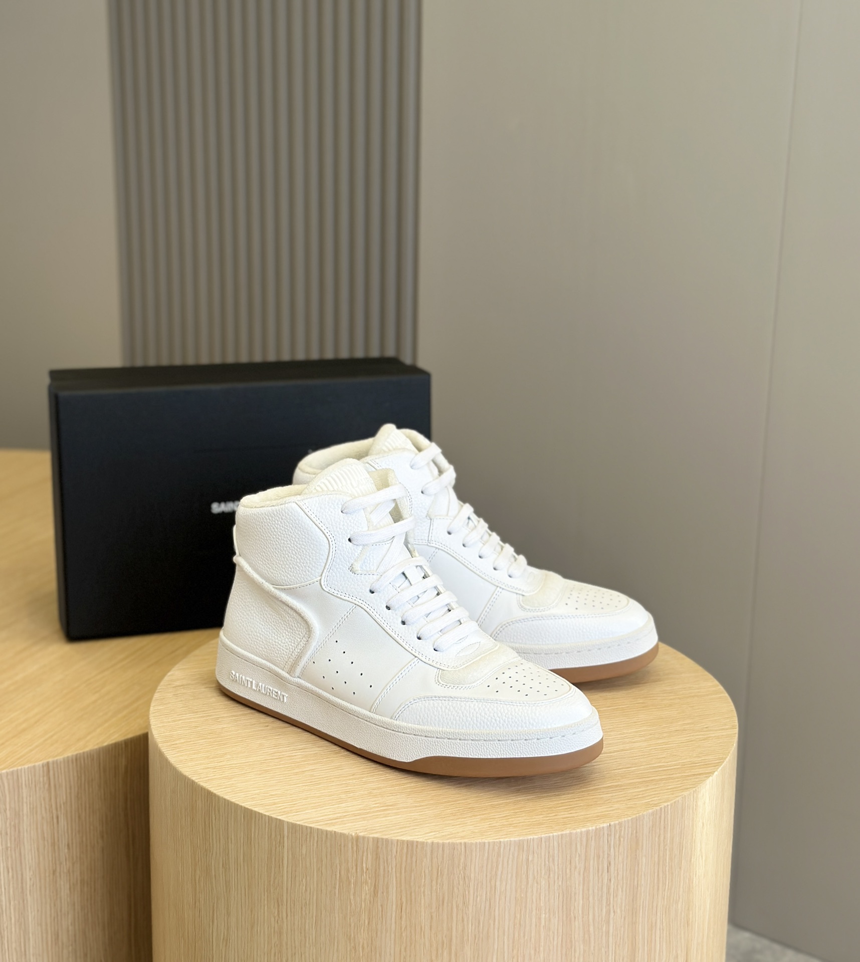 Bagsaaa Y51 High Top White Sneakers