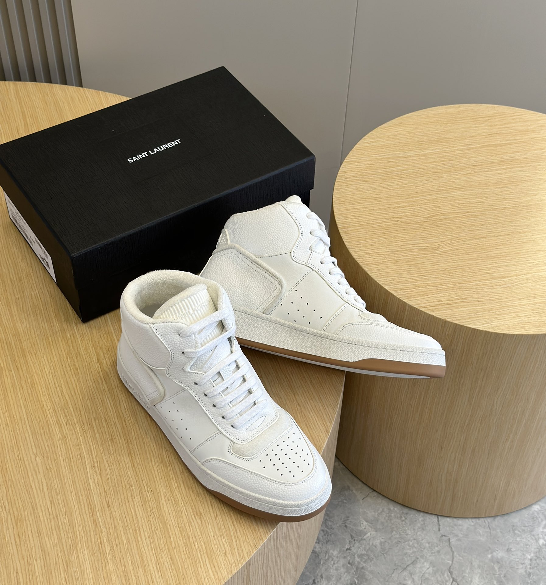 Bagsaaa Y51 High Top White Sneakers