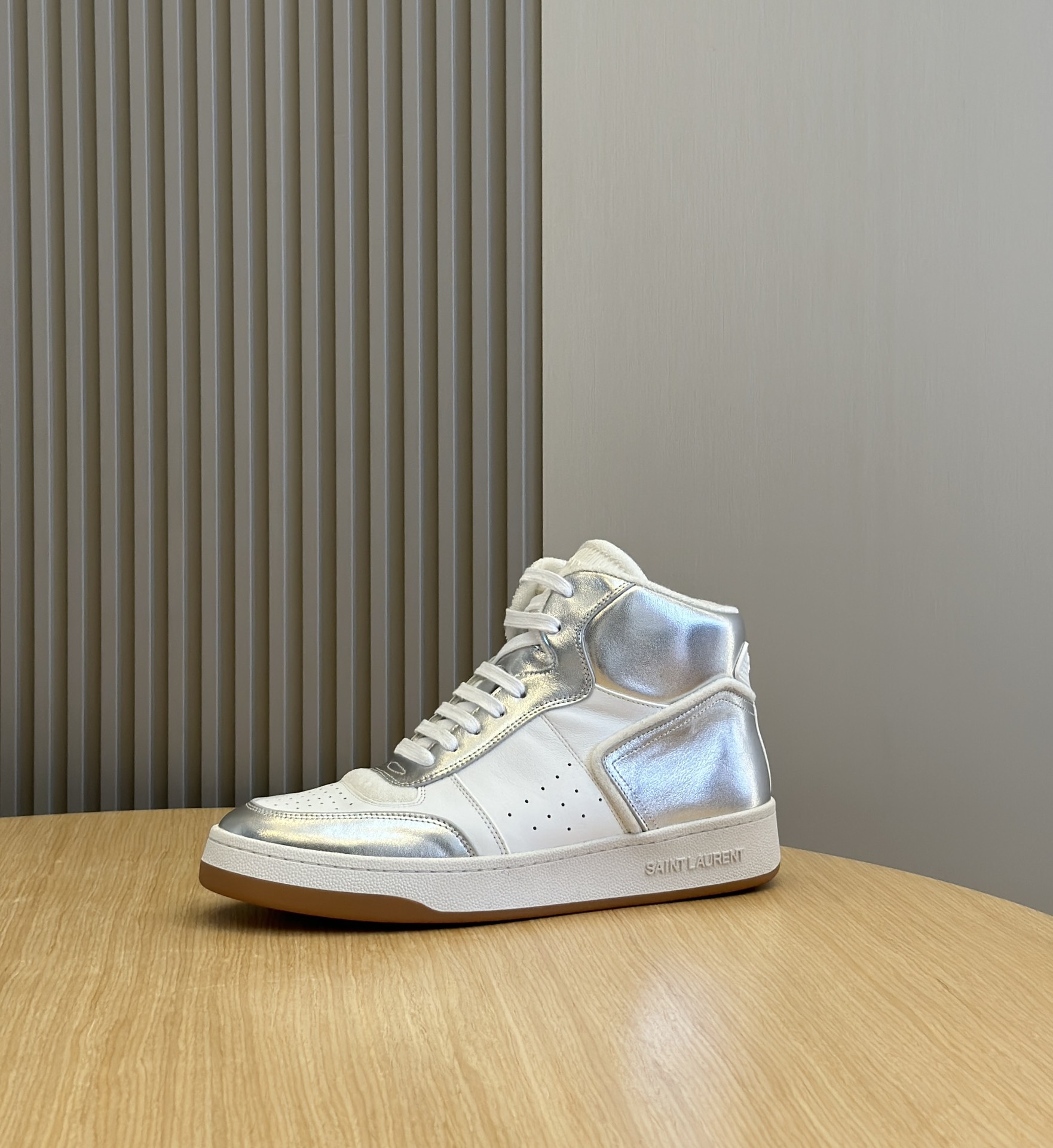 Bagsaaa Y51 High Top White & Silver Sneakers
