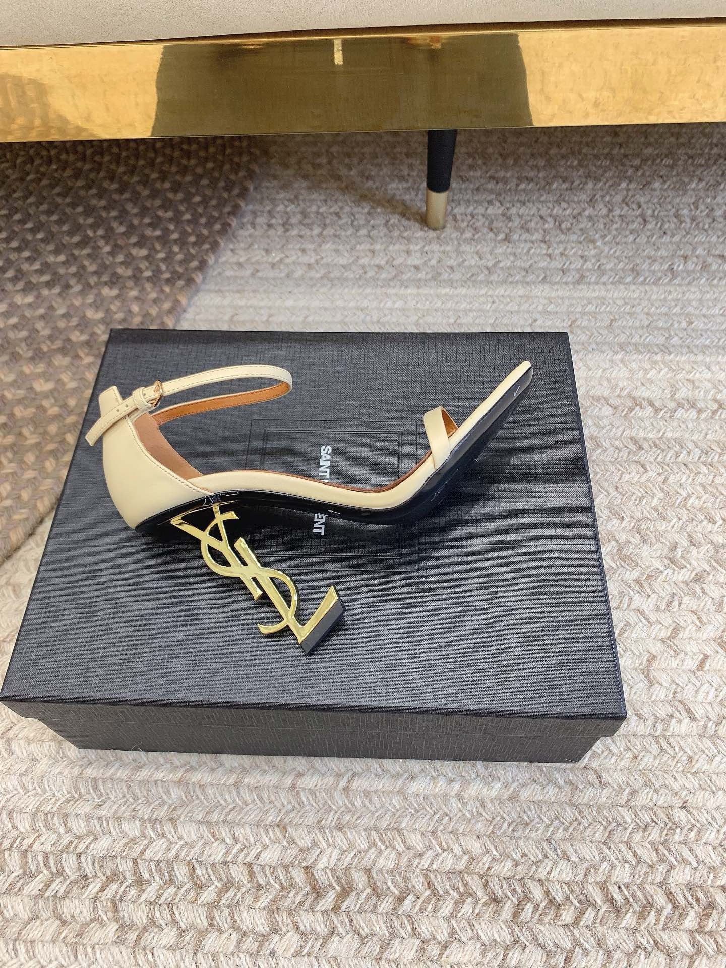 Bagsaaa Y51 Opyum off white leather sandals 10.5cm