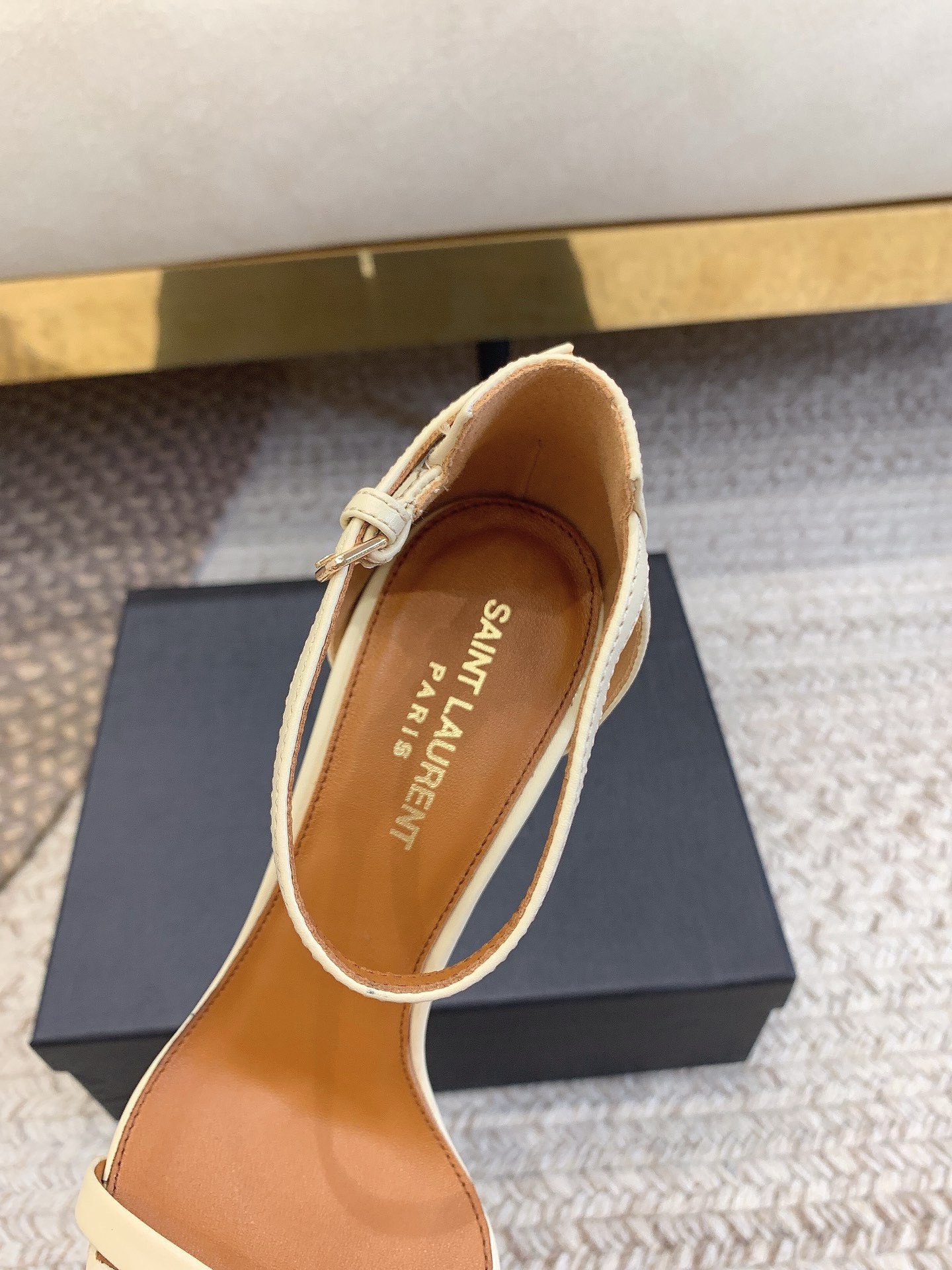 Bagsaaa Y51 Opyum off white leather sandals 10.5cm