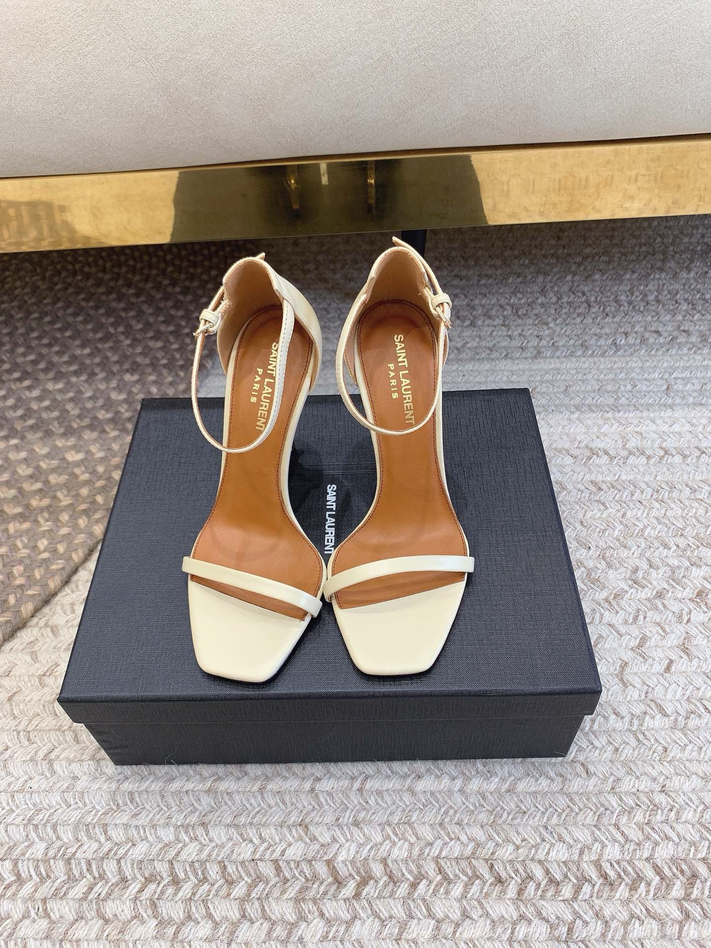 Bagsaaa Y51 Opyum off white leather sandals 10.5cm