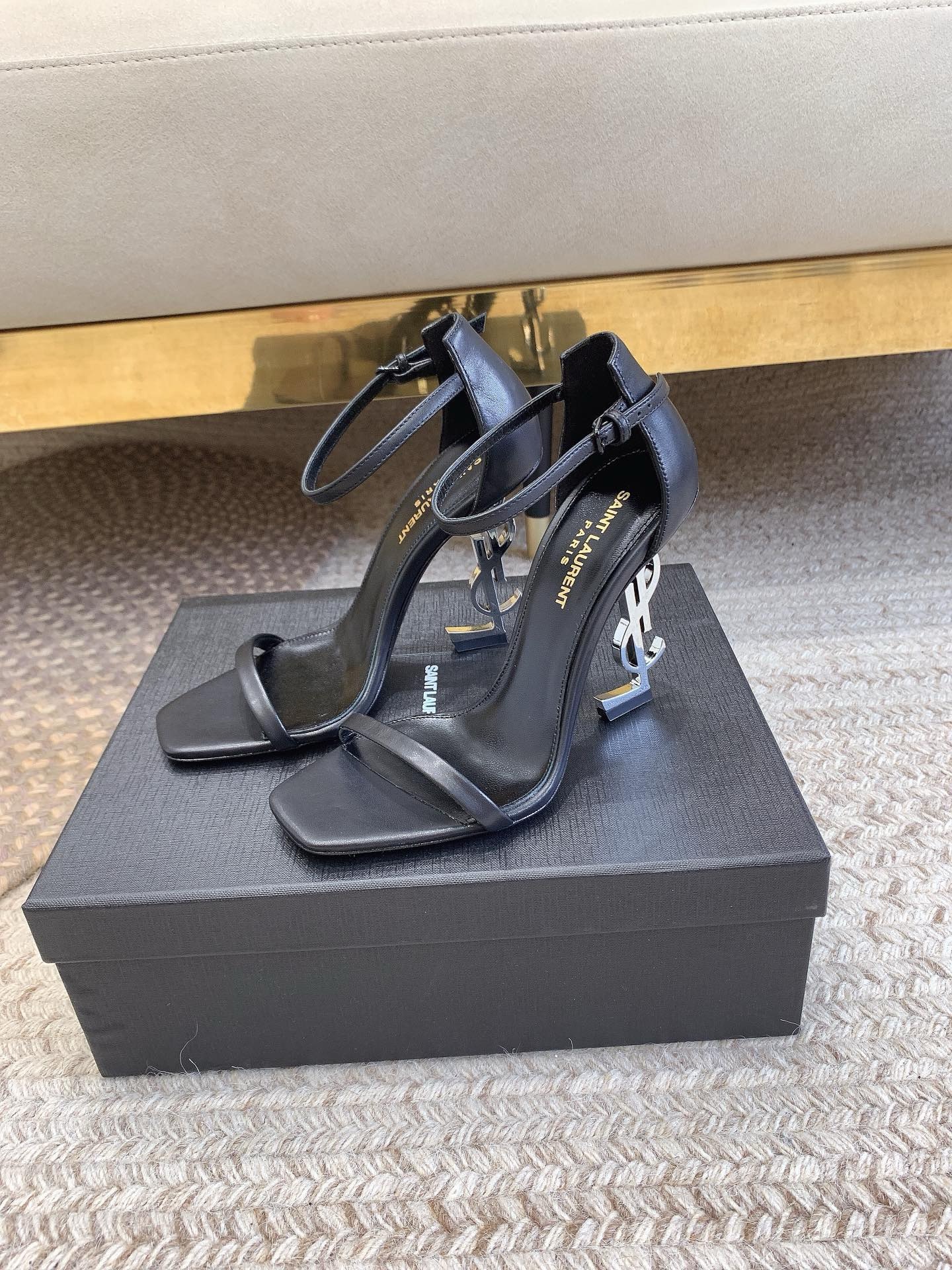 Bagsaaa Y51 Opyum black leather sandals 10.5cm