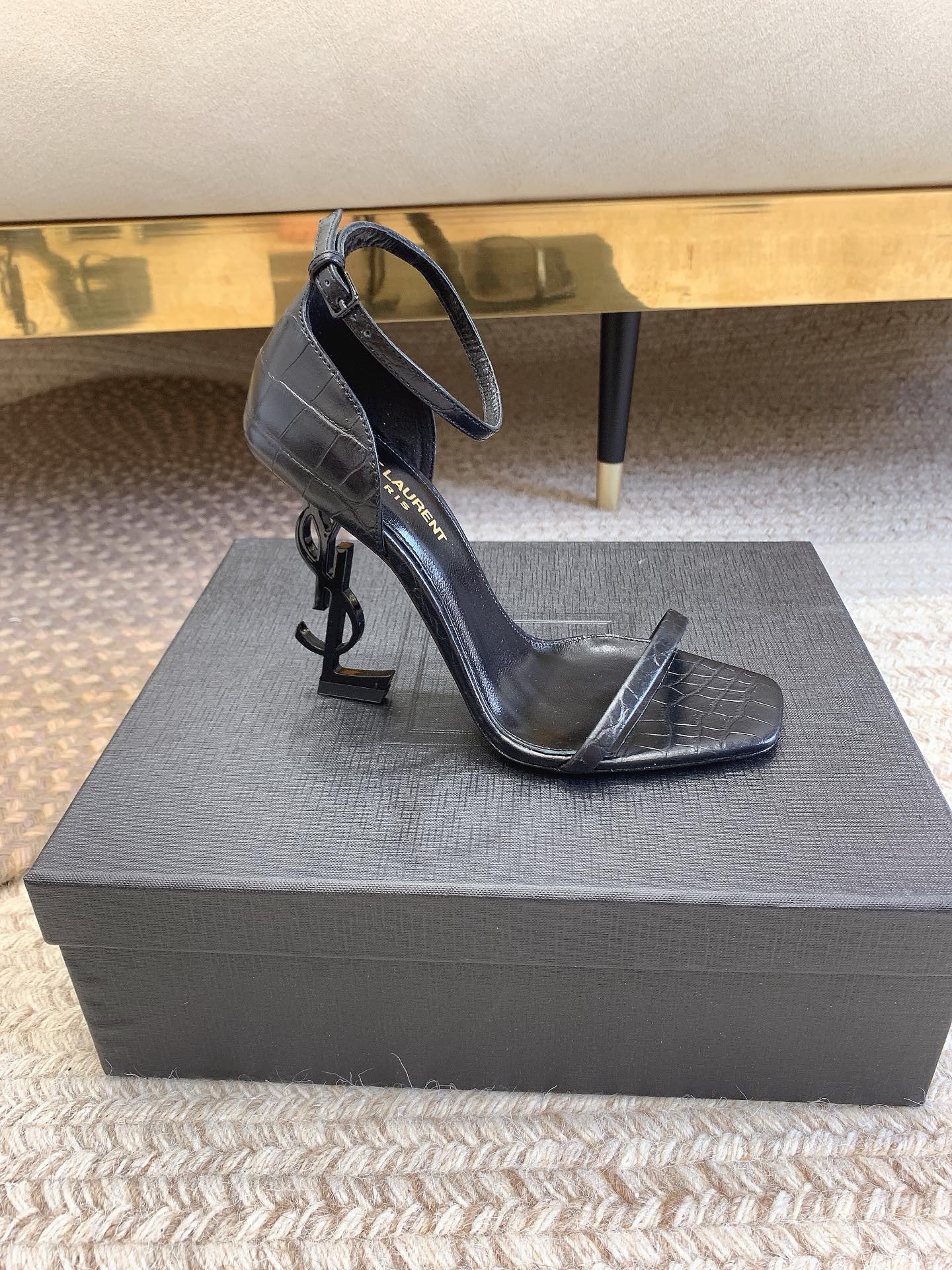 Bagsaaa Y51 Opyum black crocodile leather sandals 10.5cm