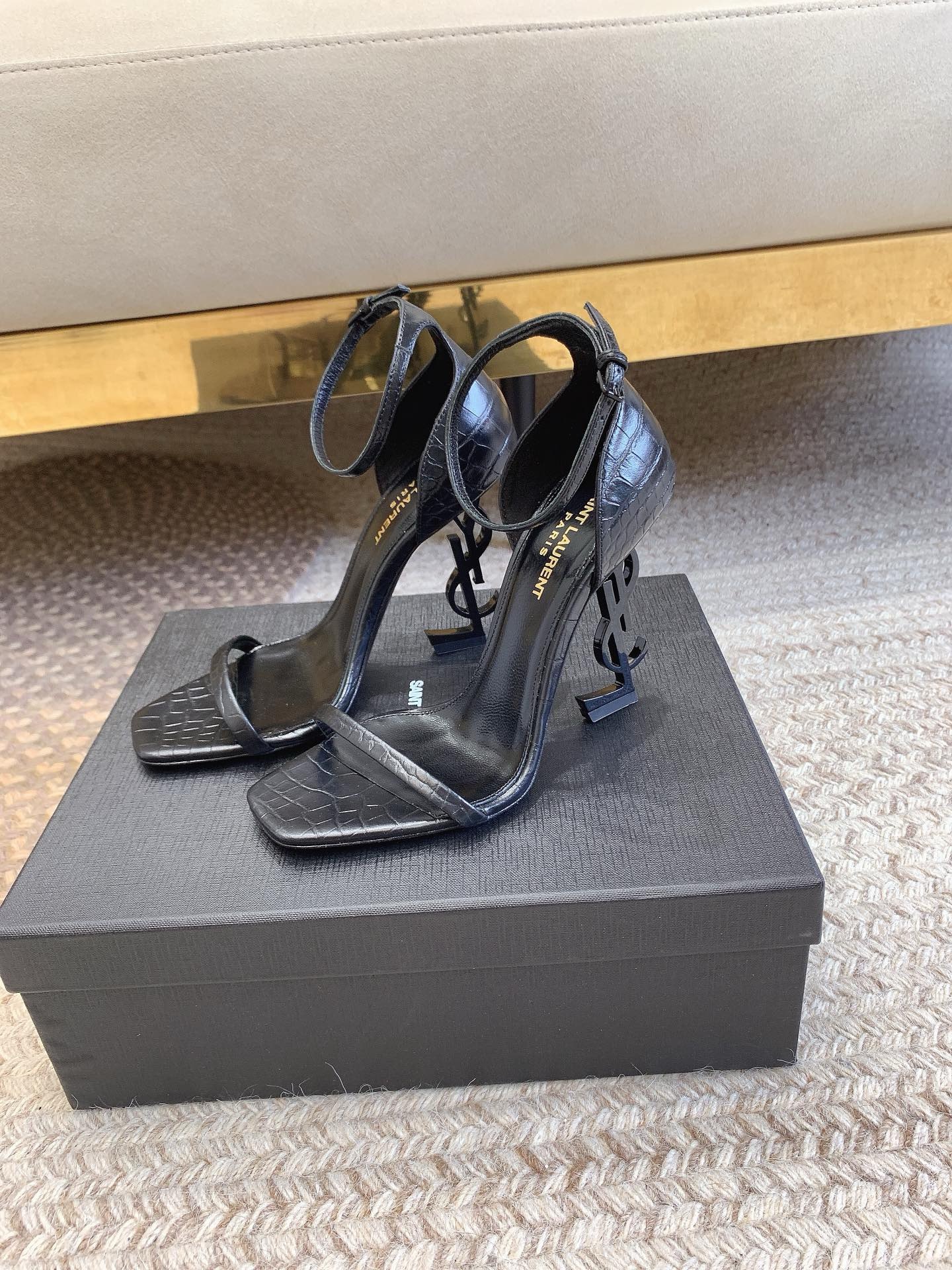 Bagsaaa Y51 Opyum black crocodile leather sandals 10.5cm