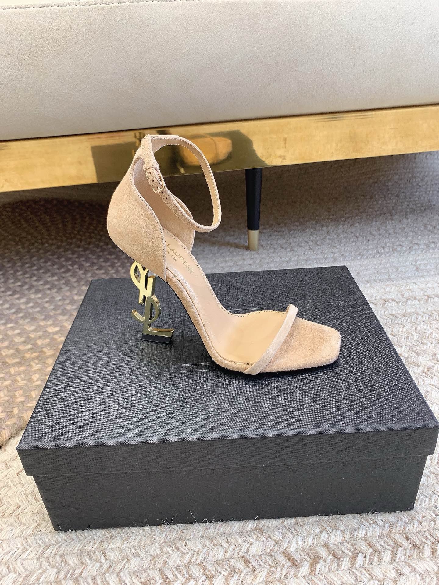 Bagsaaa Y51 Opyum beige suede leather sandals 10.5cm