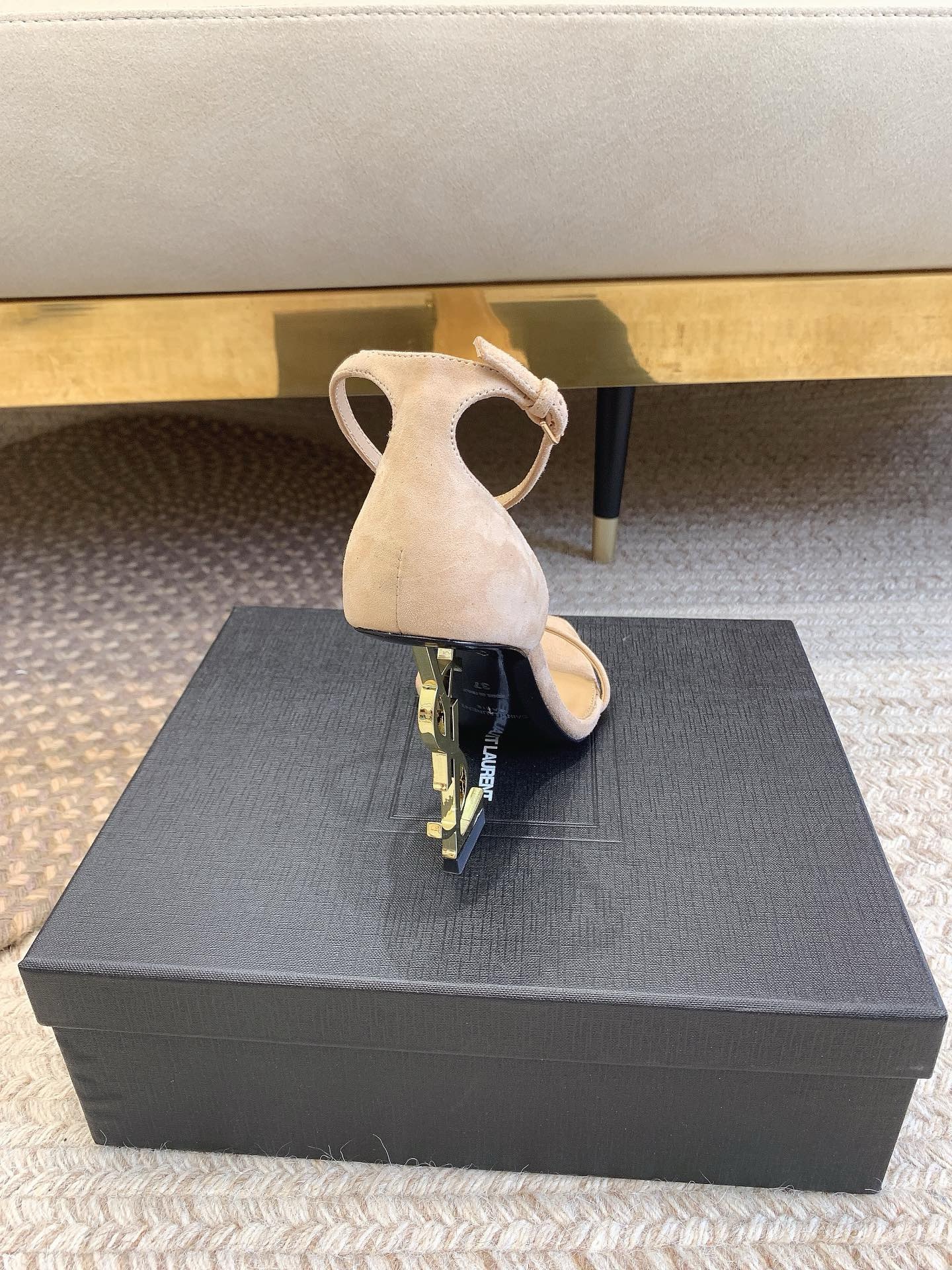Bagsaaa Y51 Opyum beige suede leather sandals 10.5cm