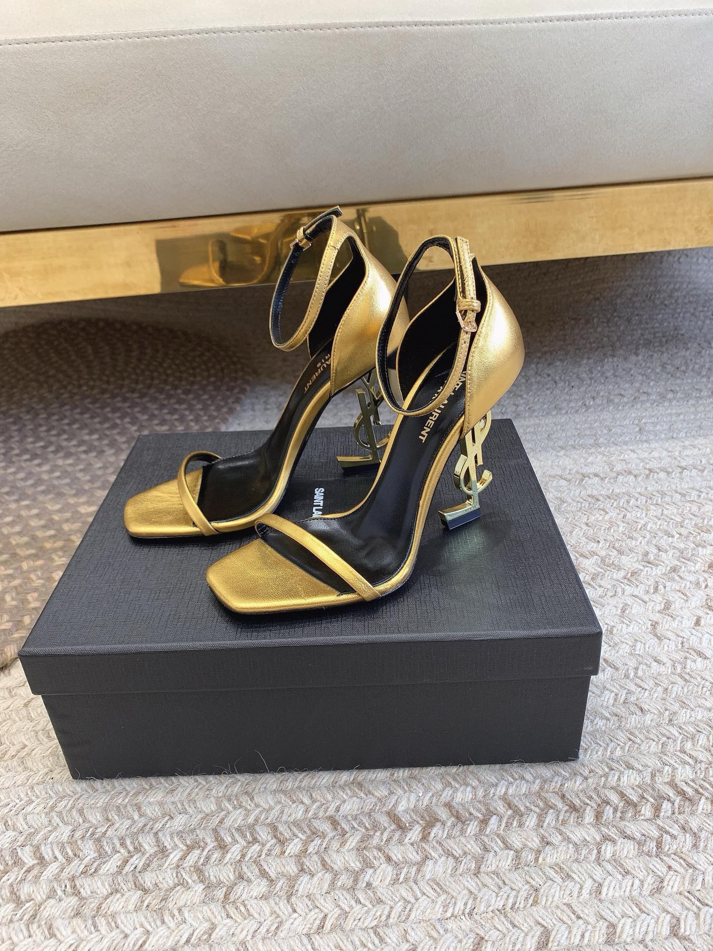 Bagsaaa Y51 Opyum gold leather sandals 10.5cm